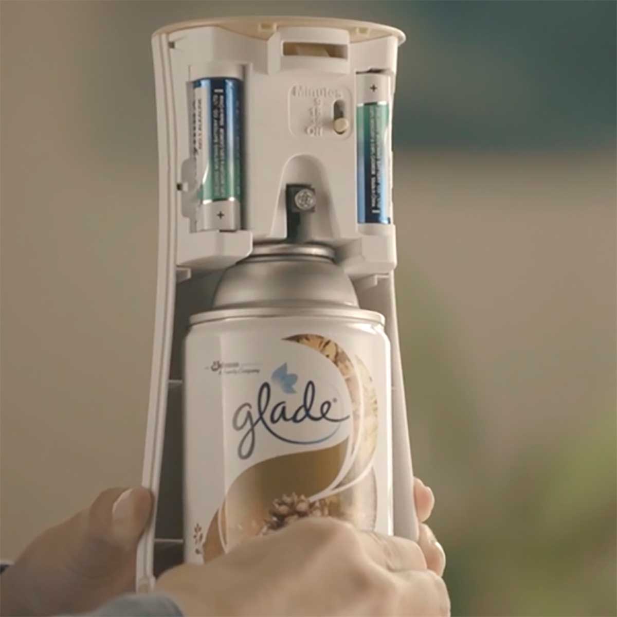 Desodorizador Glade Automatic Spray Aparelho + Refil Lembrancas de Infancia 260ml