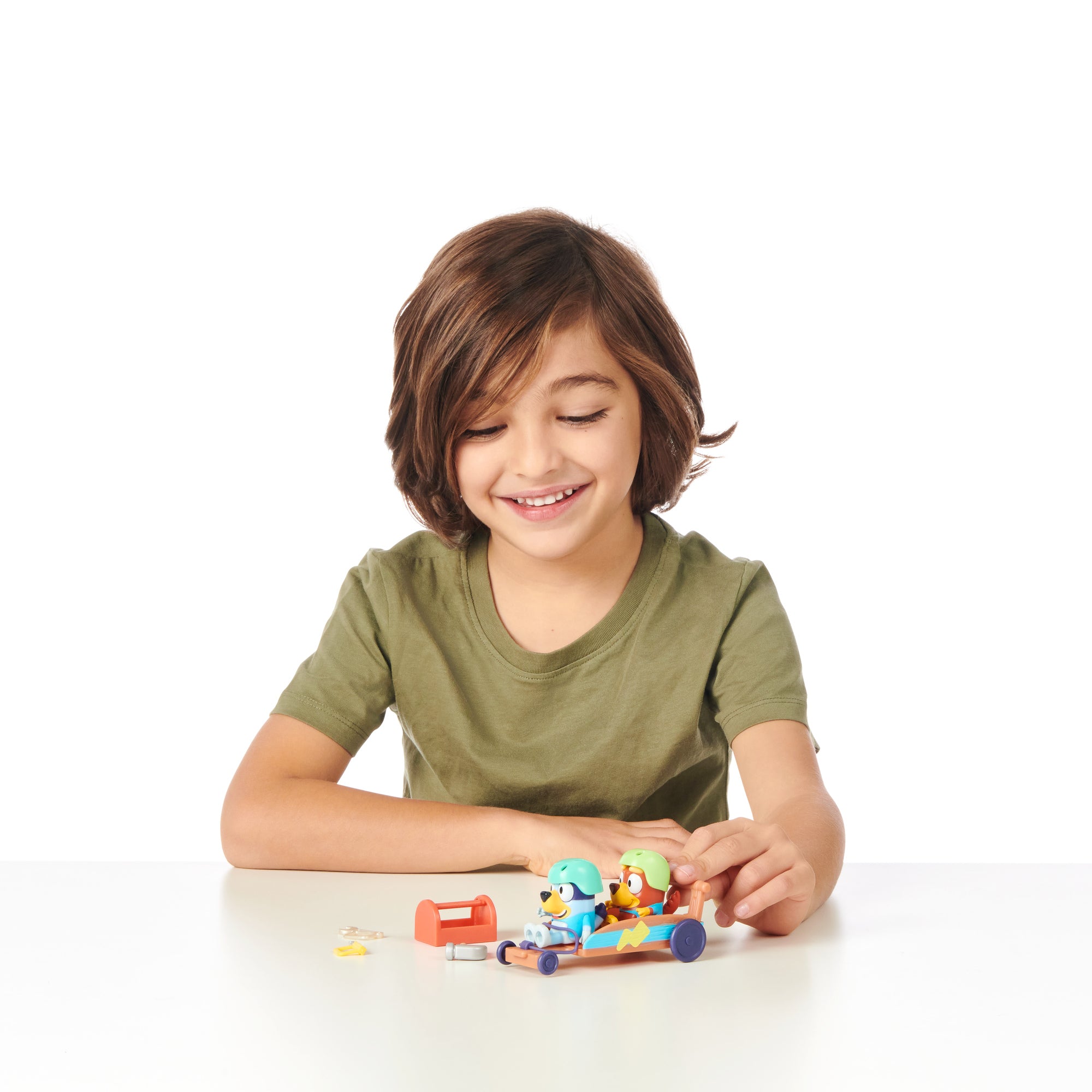 Bluey， Rusty and Bluey's Go-Kart Vehicle and Figures Pack， 2.5-3 inch Figures and Accessories， Preschool， Ages 3+