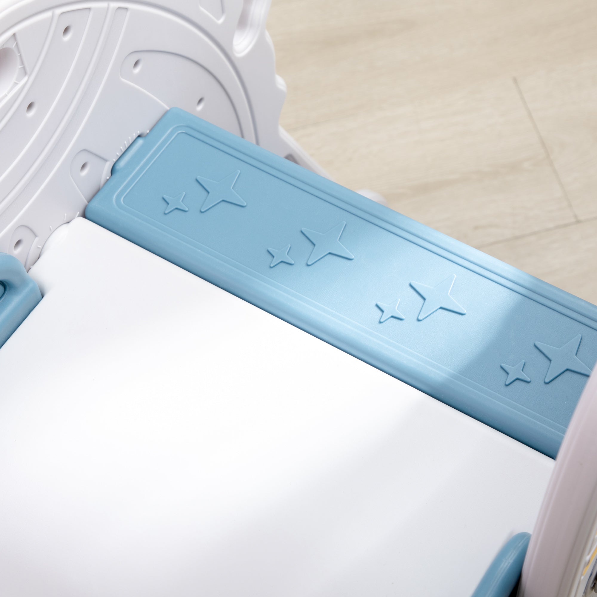 Qaba Kids Indoor Slide for Toddlers Ages 1.5-3， Small Toddler Slide， Space Toy Playset for Girls and Boys， Blue