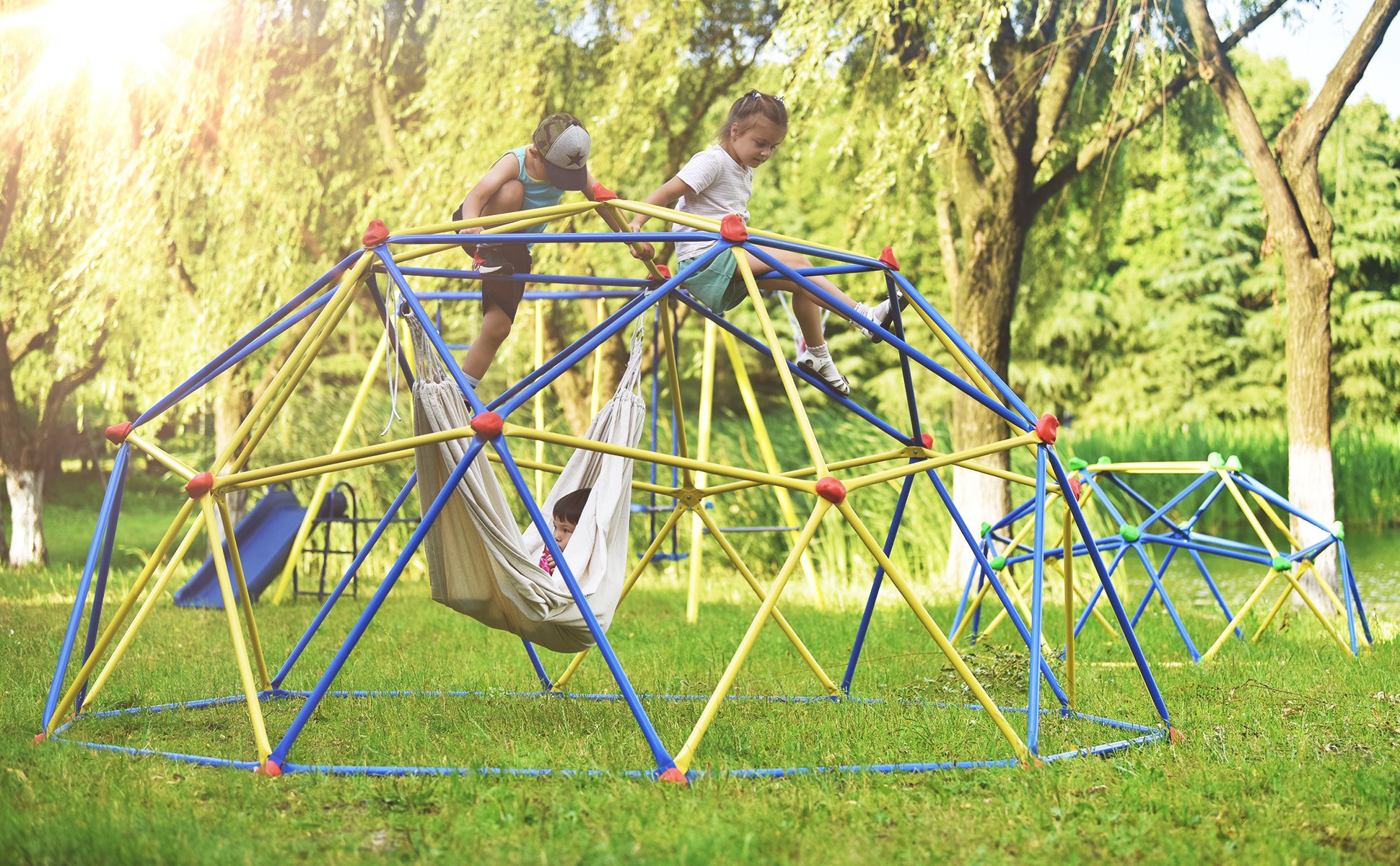 Metal Cover Geometric Playground Dome Climber Play Center 6 / 10 ft with Rust and UV Resistant Steel， Kids Climbing Dome Jungle Gym， Supporting 800 / 1000 LBS - Yellow / Blue