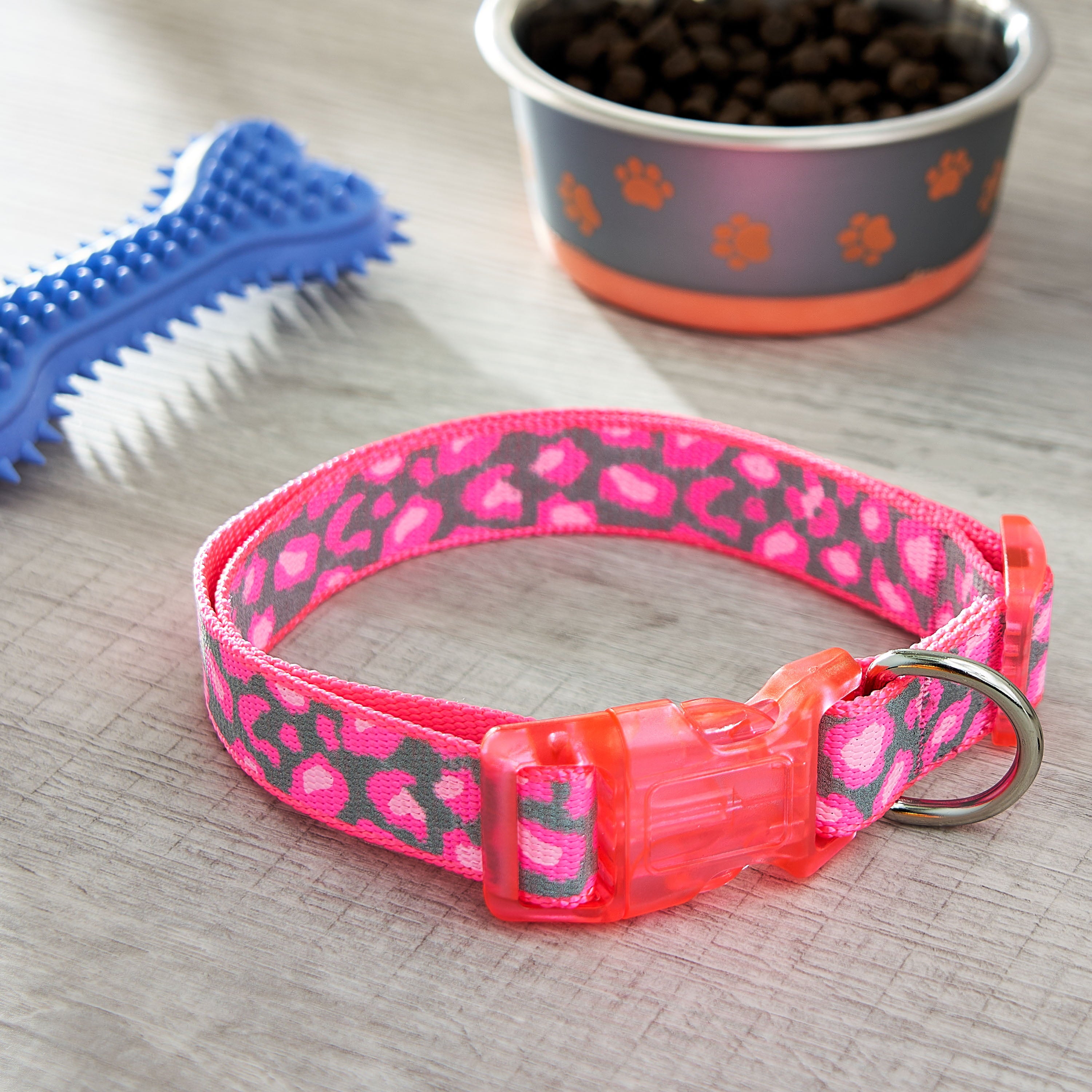 Vibrant Life Cheetah Print Reflective Dog Collar， Pink， L