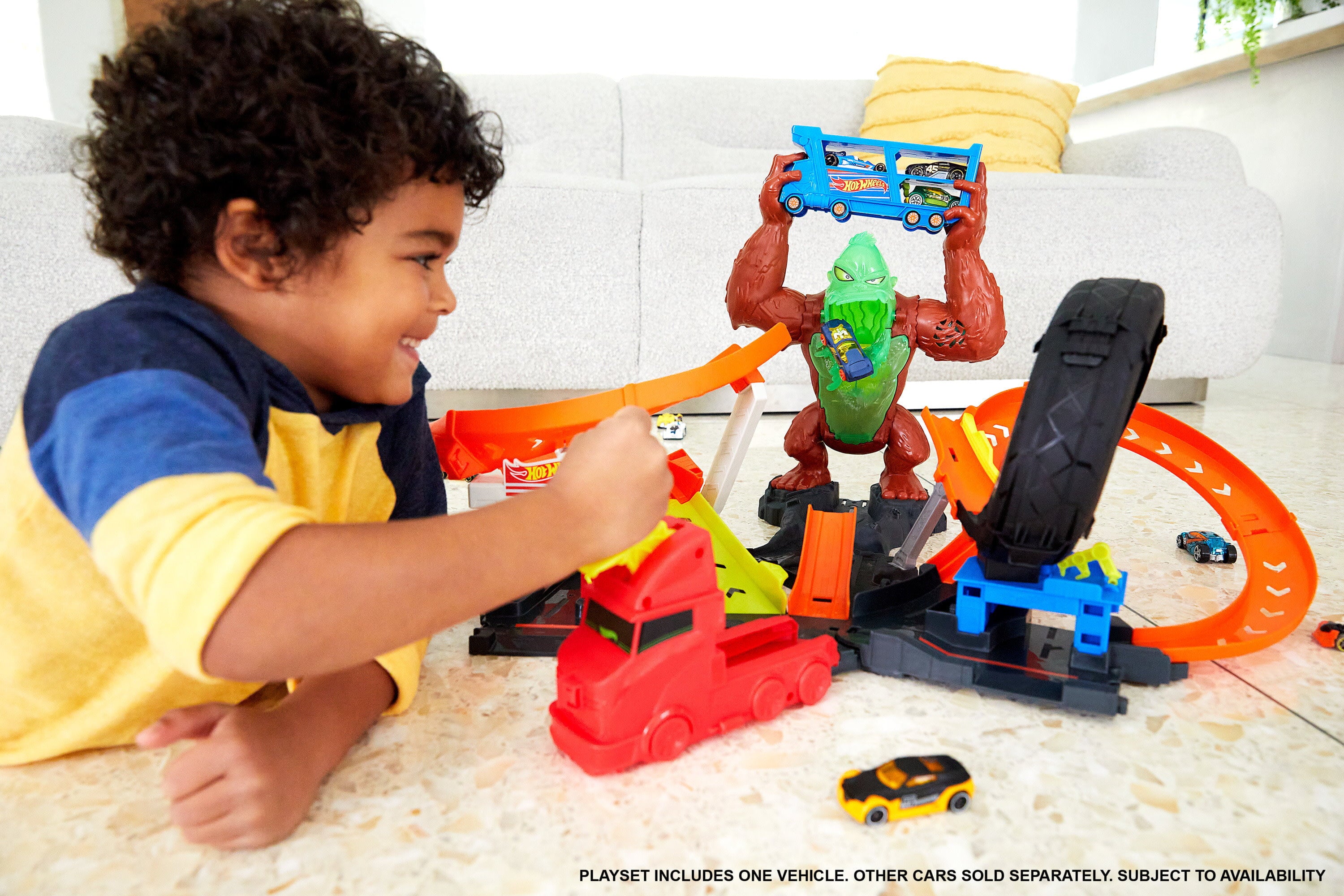 Hot Wheels City Toxic Gorilla Slam Playset and 1:64 Scale Toy Car with Lights and Sounds