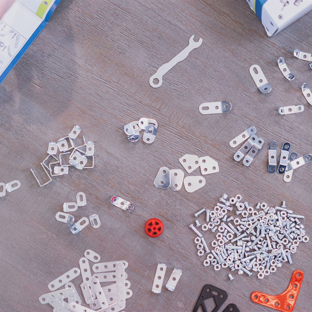 MALUVRIAN Erector Set Transformer Mega Robot for Boys - Girls 7-in-1 Metal Model Kits for Adults Teens Advanced Kids Stem Toy Educational Engineering