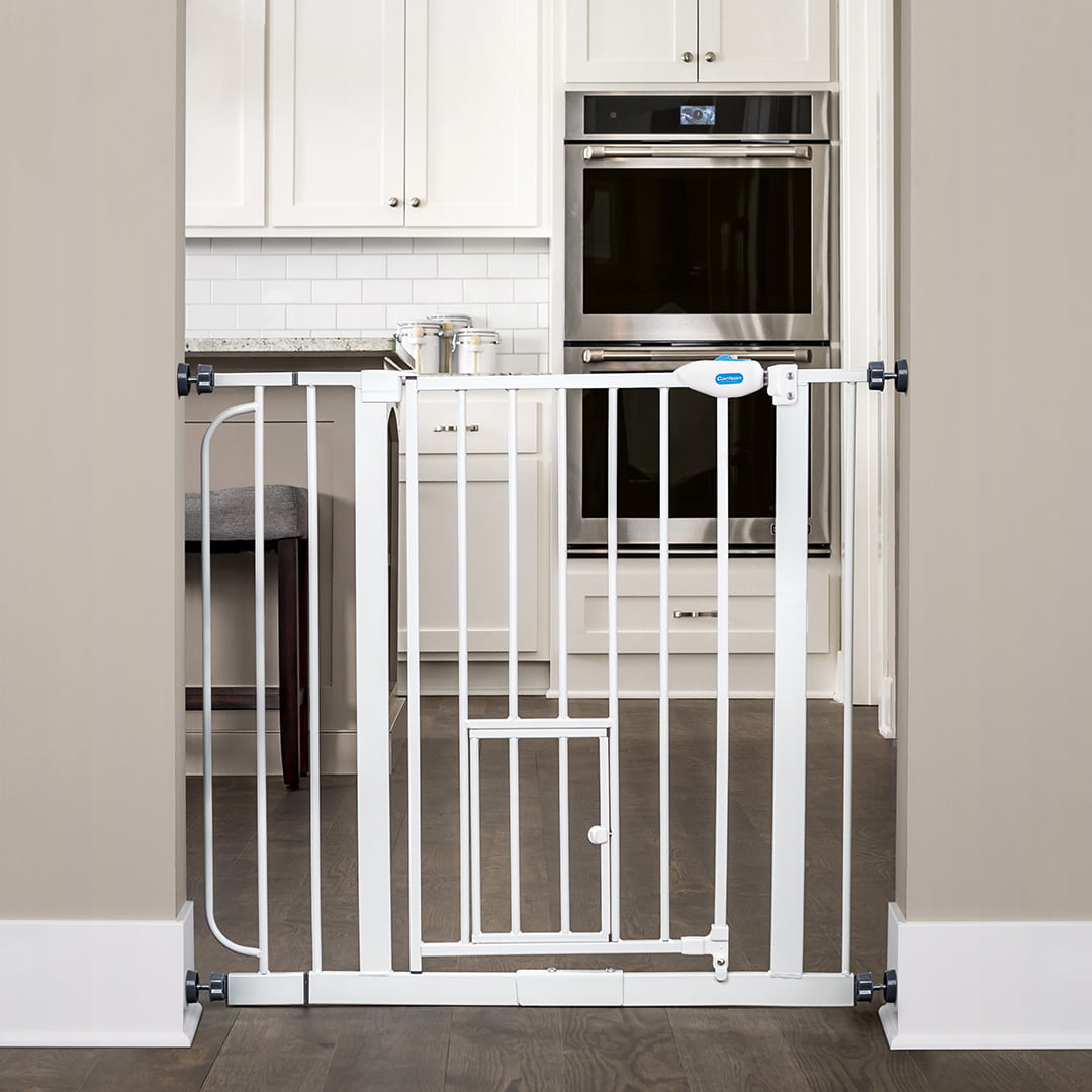 Carlson Extra Wide Walk Through Pet Gate with Small Pet Door， Pressure Mount Kit and Wall Mount Kit