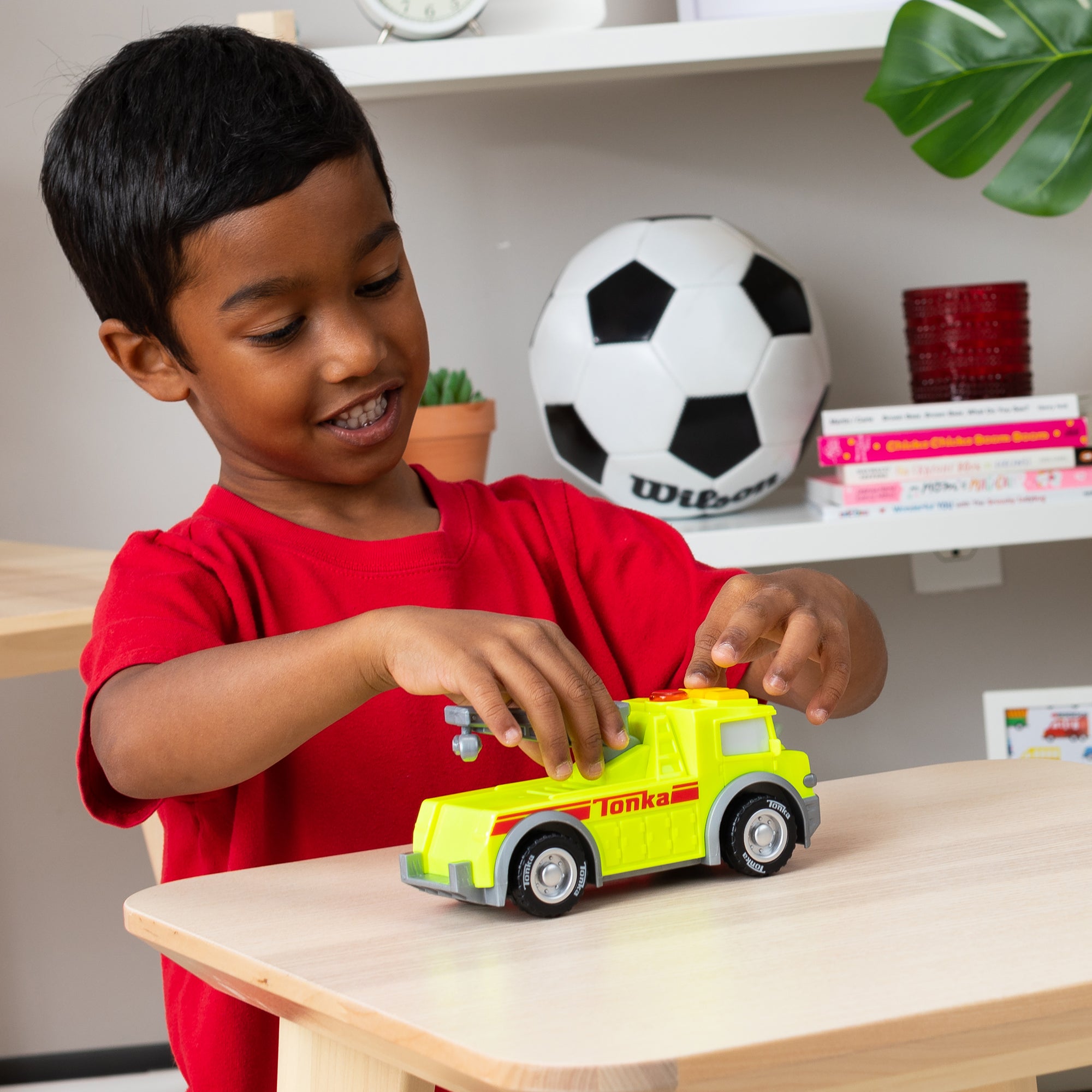 Tonka Mighty Force - Lights and Sounds - Tow Truck (Neon)