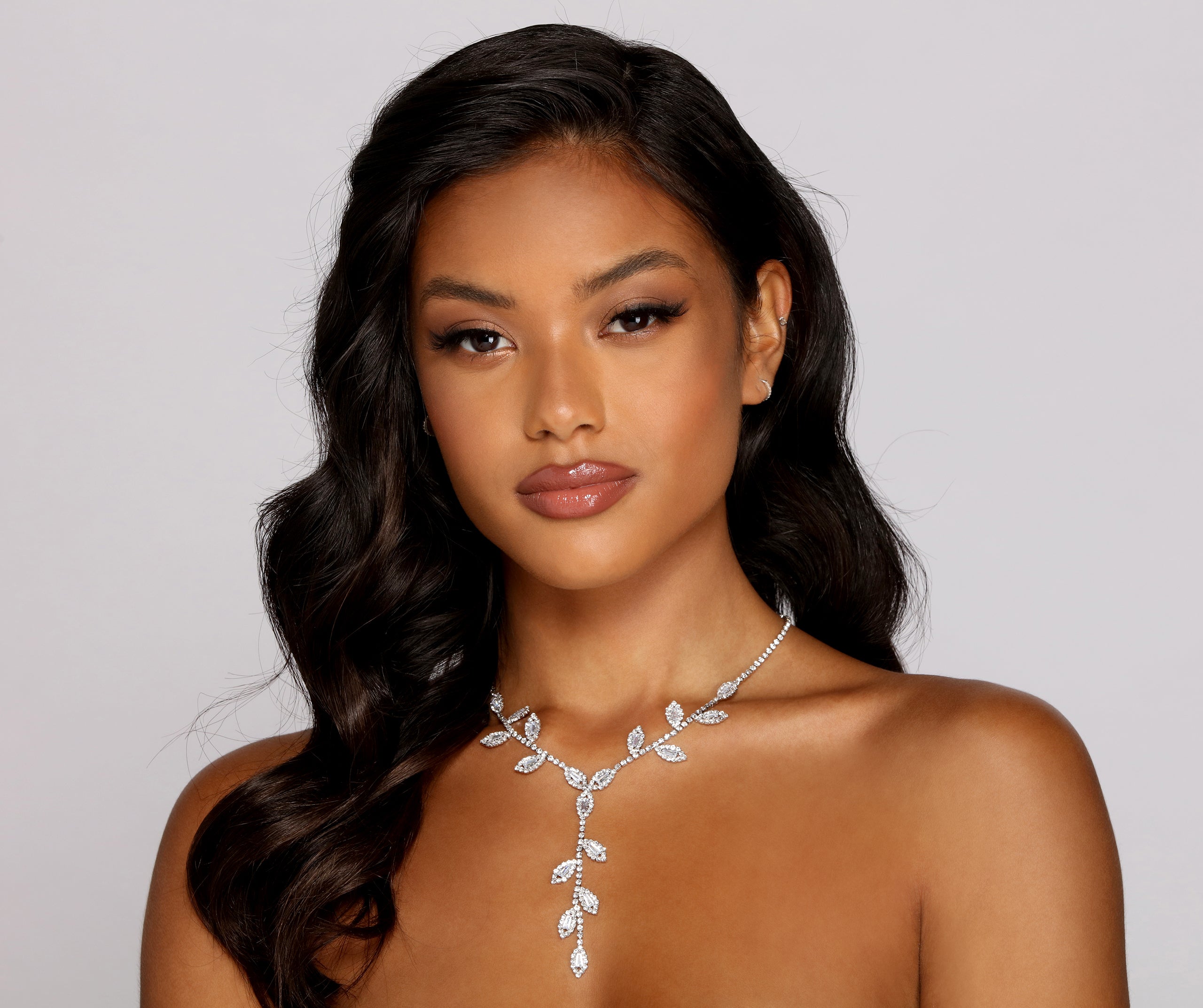 So Luxe Rhinestone Leaf Collar