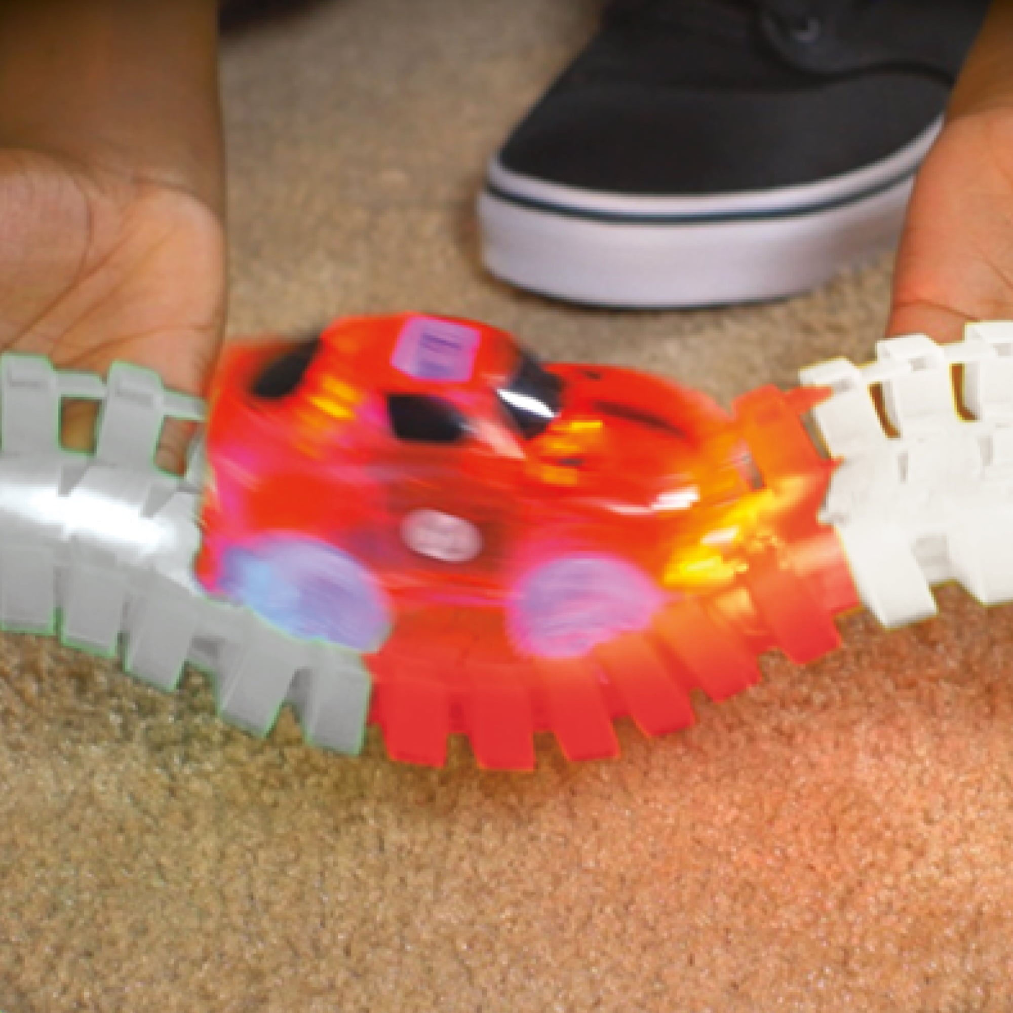 Ontel Magic Tracks Fire Inferno， Fire Truck with a 10ft Glow in The Dark Race Track， For Ages 3+