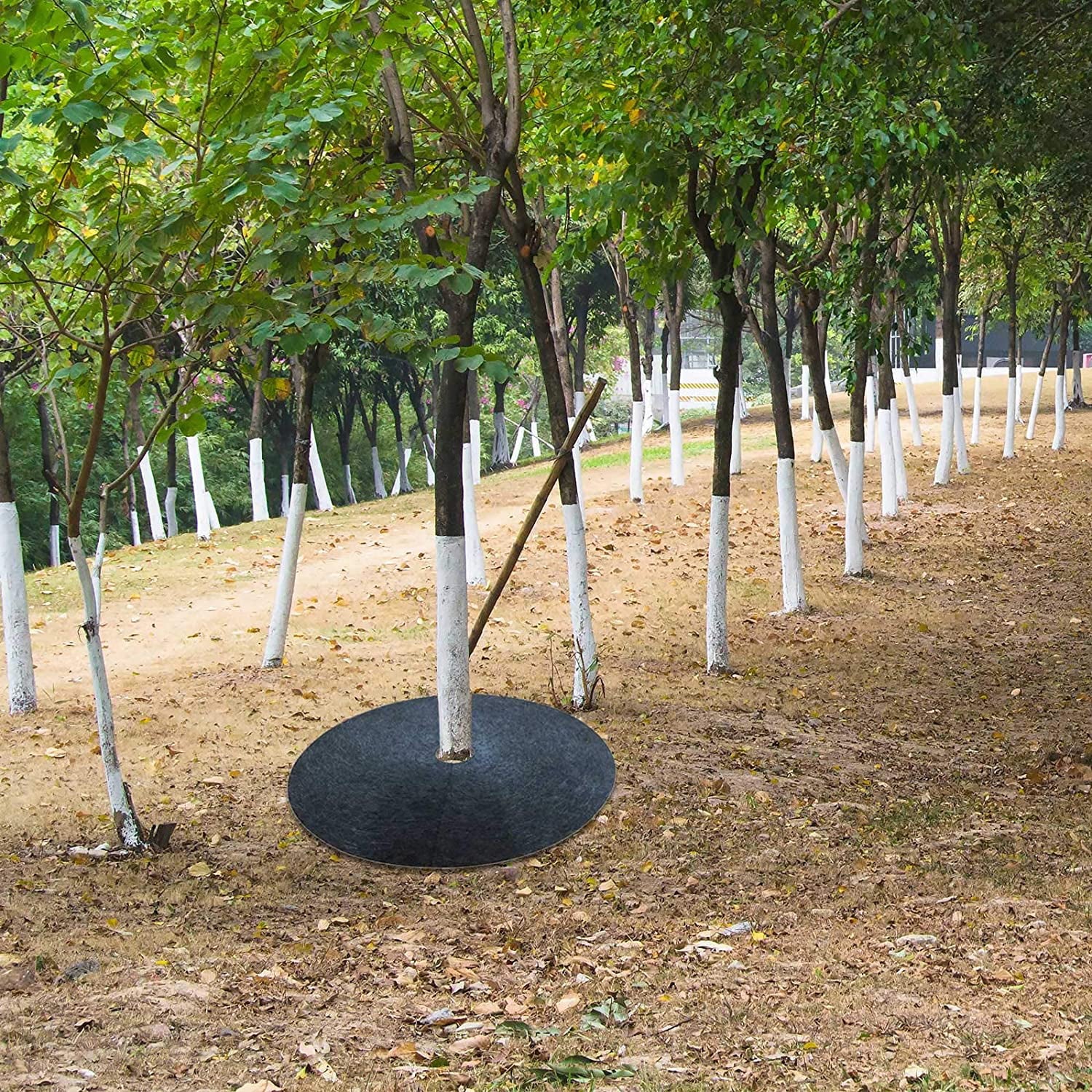 2Pcs Tree Weed Barrier Mat， 28 Inch Non-Woven Landscape Fabric Tree Ring Landscape for Indoor Outdoor Tree Edging Protection