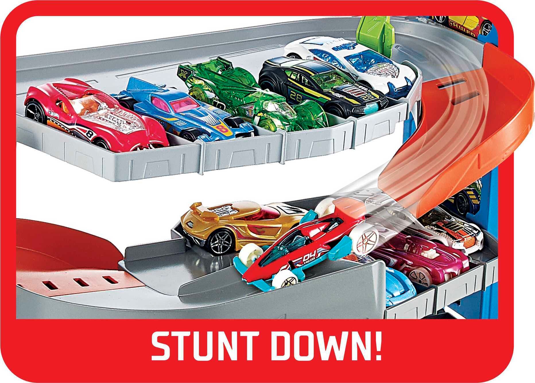 Hot Wheels City Stunt Garage Playset with 1 Toy Car in 1:64 Scale and Storage for 20+ Vehicles