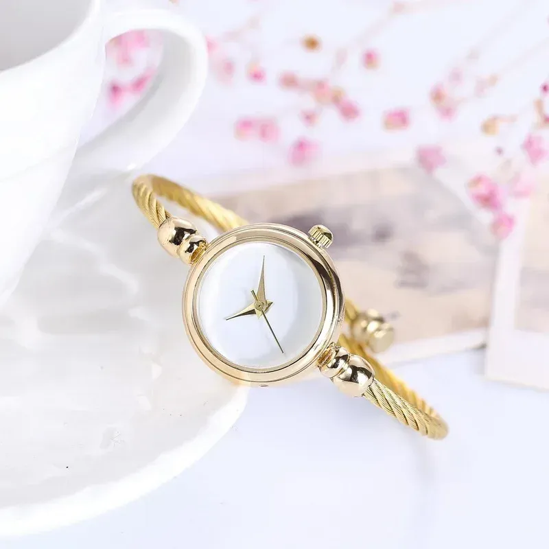 LIUYANGTIAN Simple Women Watches Stainless Steel Retro Ladies Quartz Wristwatch Small Gold Bangle Bracelet Luxury Chain Watch
