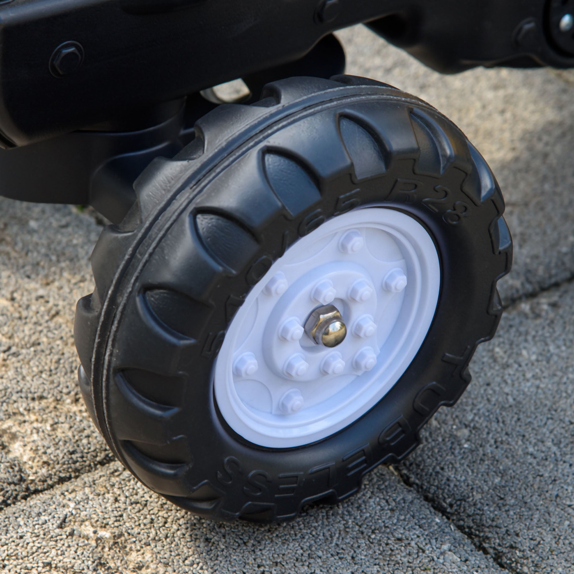 Aosom Digger Ride-on Truck Kids Car with Horn， Excavator Ride-on Toy， Imaginative Toy Construction Car， 6 Wheels and Detachable Trailer， Yellow