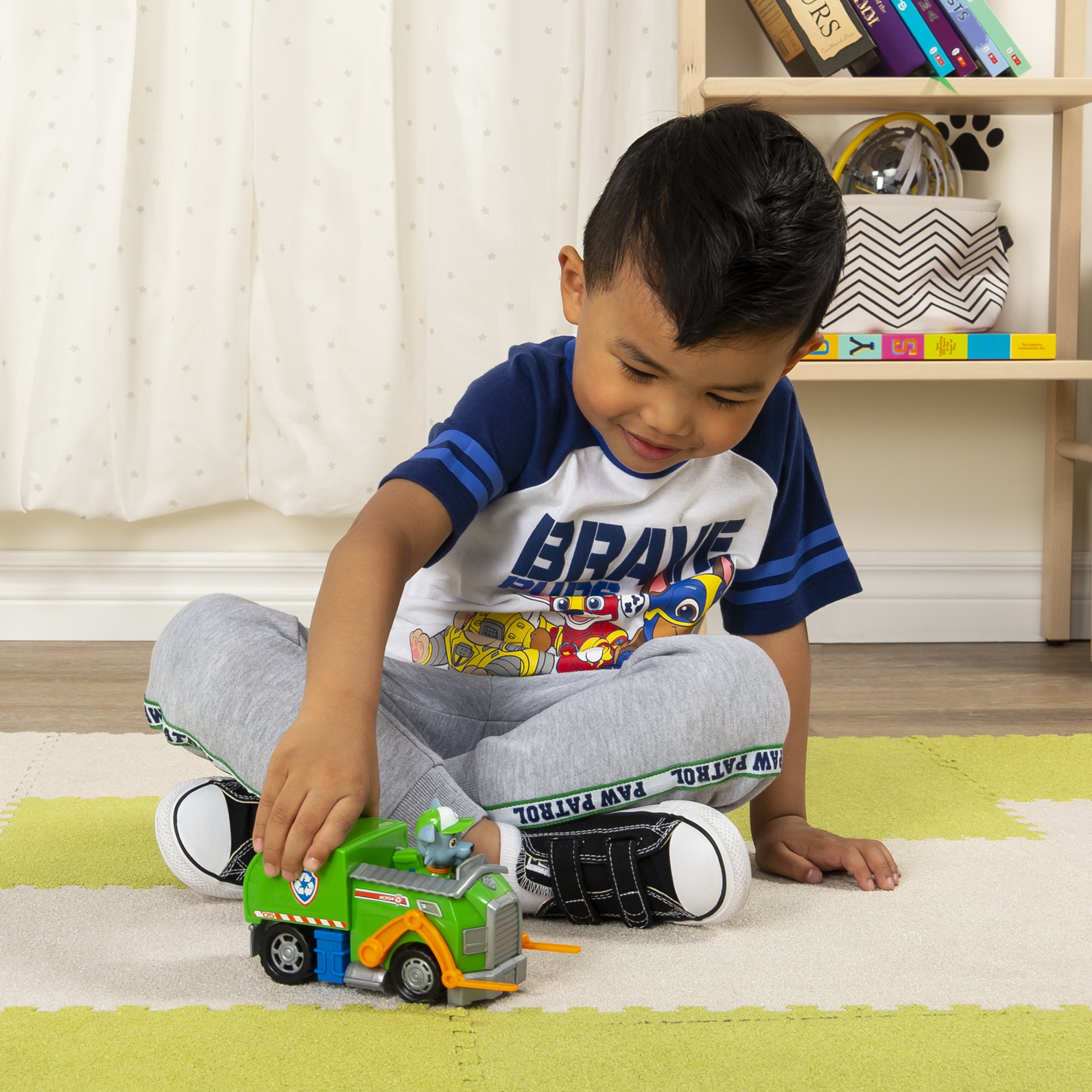 PAW Patrol， Rocky's Recycle Truck Vehicle with Collectible Figure， for Kids Aged 3 and up