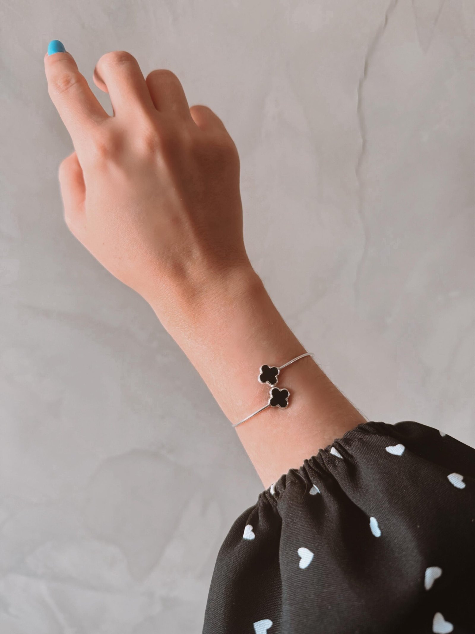 Bracelete Trevo C/ Pedra Preta