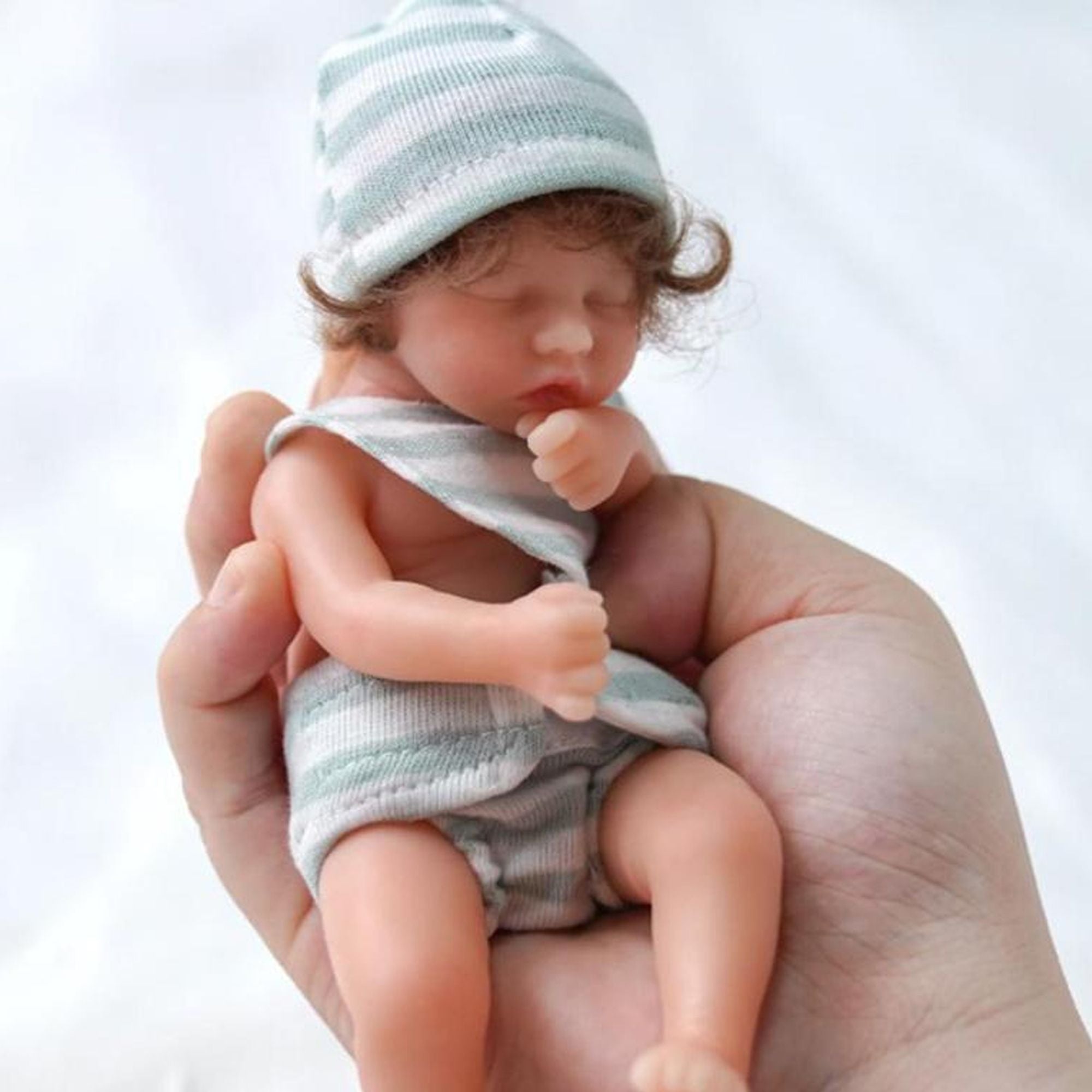 Luxtrada Mini Reborn Baby Dolls 6 inch Realistic Newborn Baby Dolls Full Body Vinyl Real Life Baby Dolls with cloth