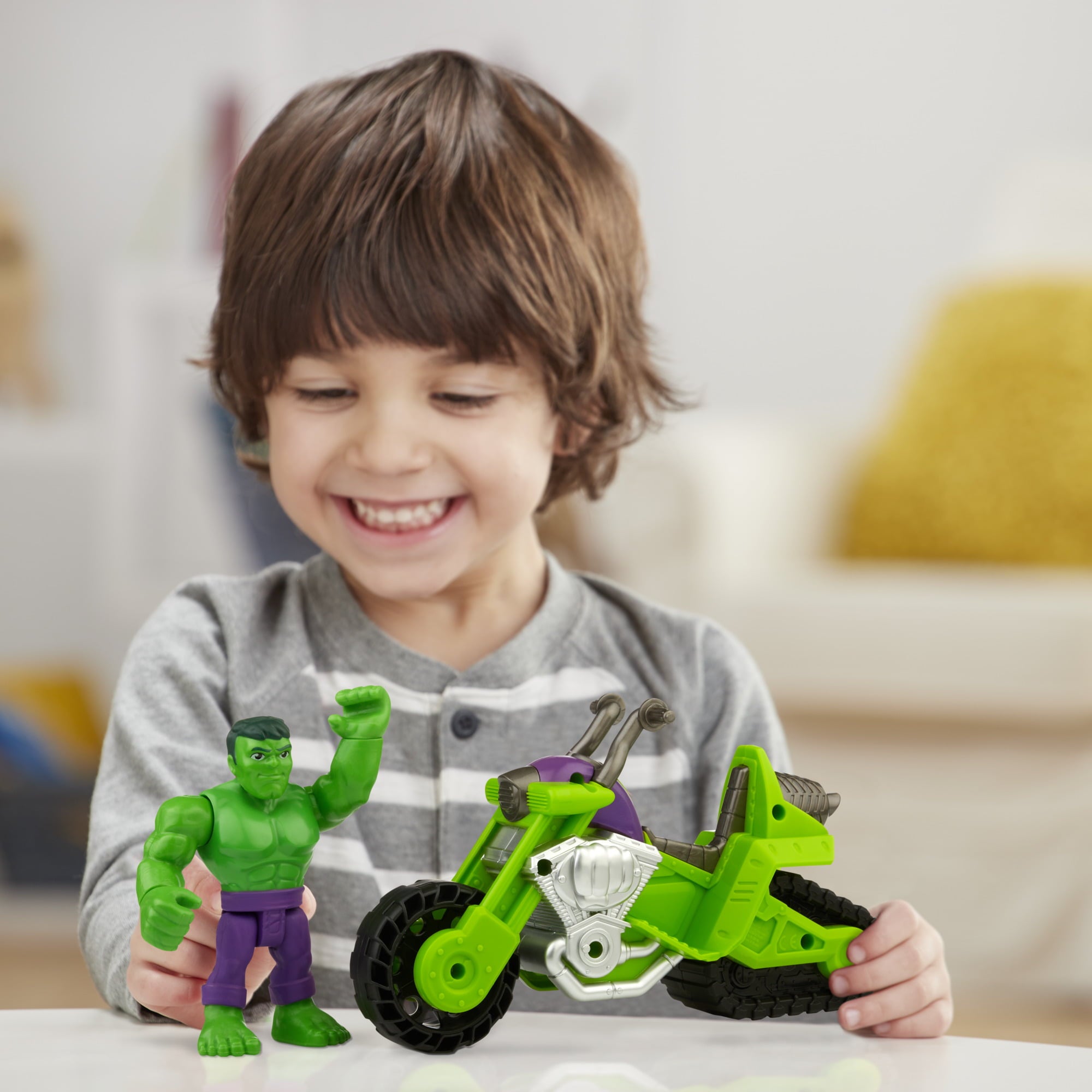 Playskool Heroes Marvel Super Hero Adventures Hulk Smash Tank， 5-Inch Figure and Motorcycle Set