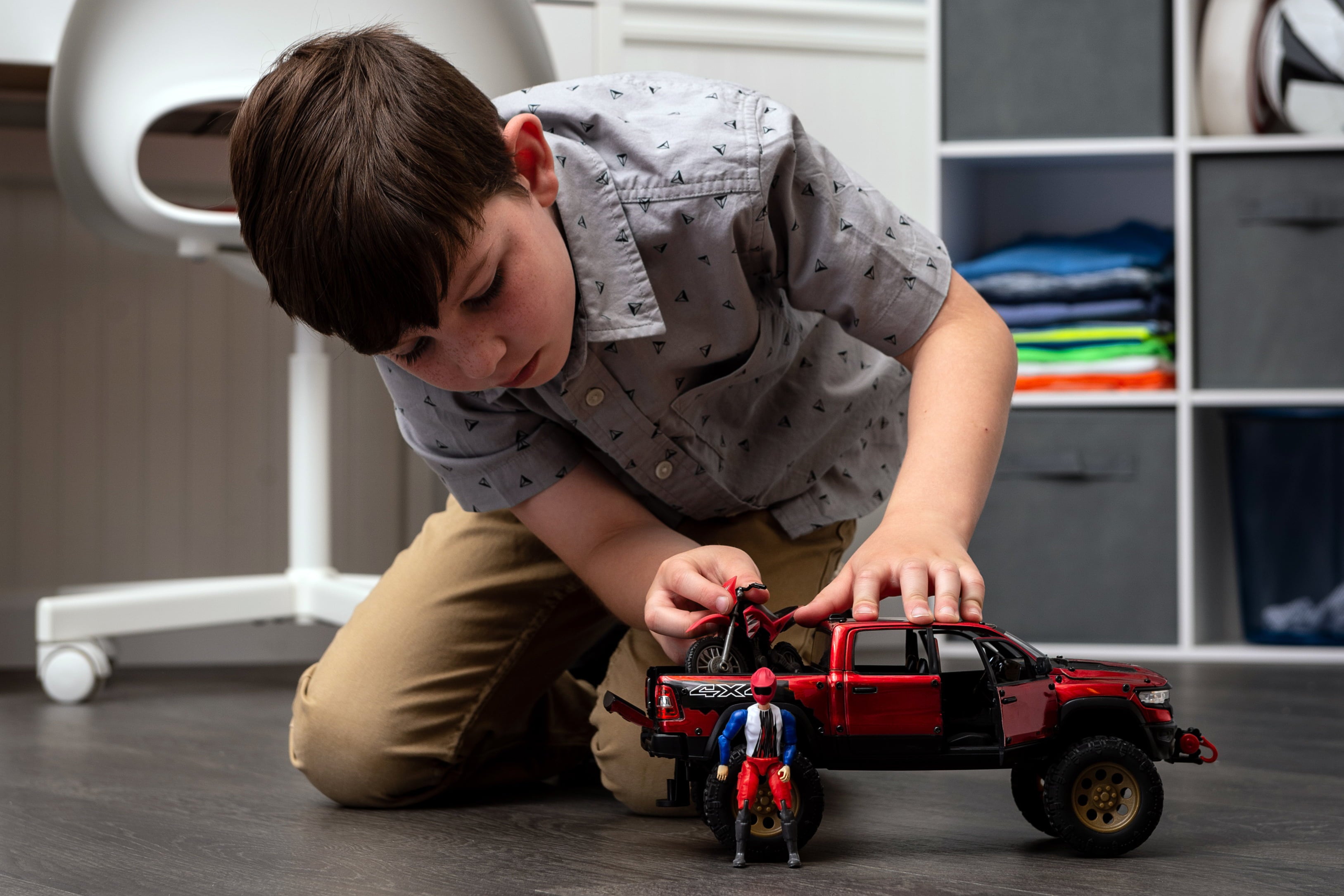 Adventure Force Free Wheeling Metal Vehicle Playset RAM Truck， Bike Child 3 and up