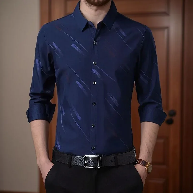 [QUEIMA DE ESTOQUE COMPRE 1 E LEVE 2] Camisa Masculina Vector™ com Padrão Listrado Elegante e Caimento Impecável / Estilo e Confiança para Homens de Atitude!