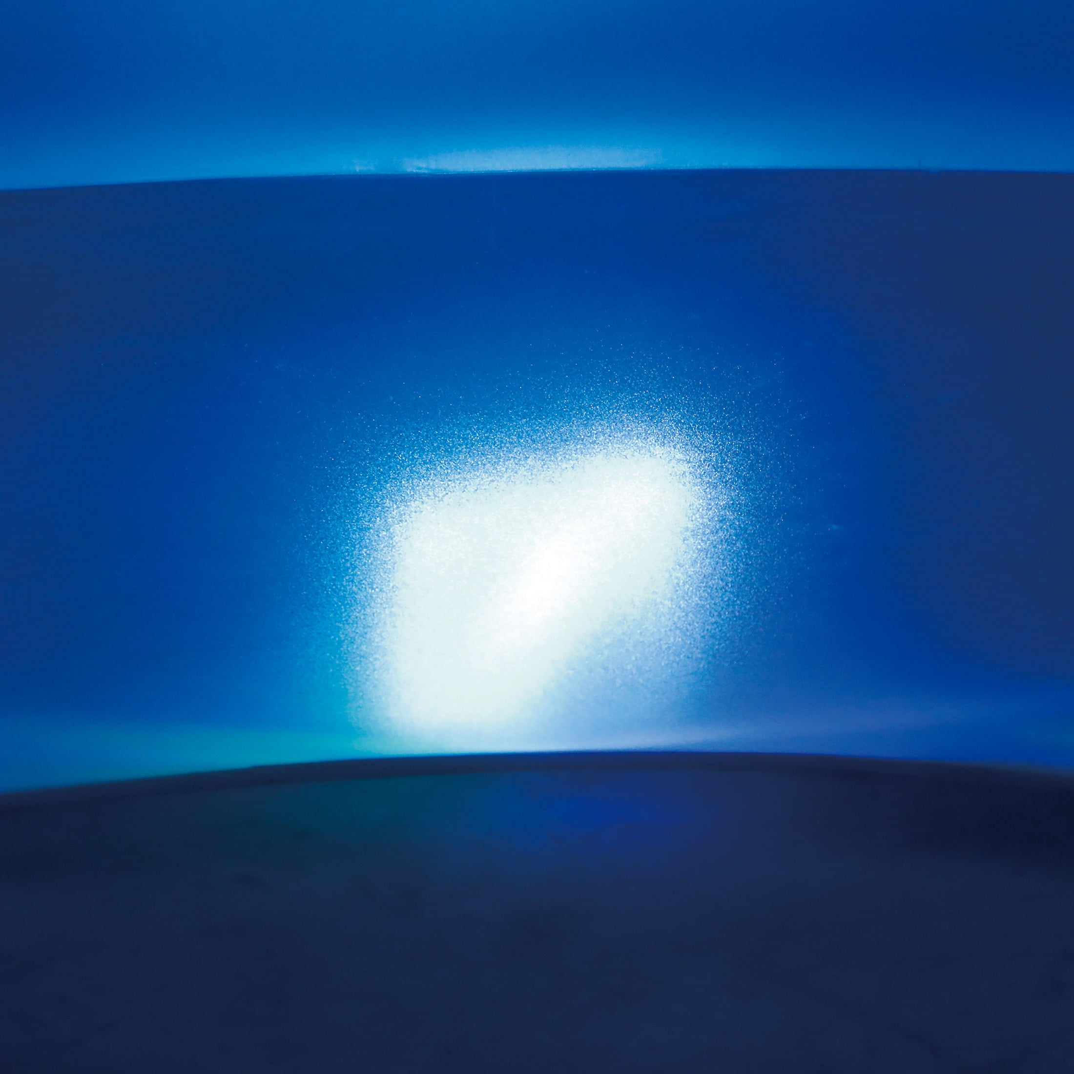 Summer Waves Free Form Inflatable Aqua Glow Family Pool with Color-Changing LED Lights， Adults， Unisex