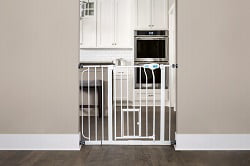 Carlson Extra Wide Walk Through Pet Gate with Small Pet Door， Pressure Mount Kit and Wall Mount Kit