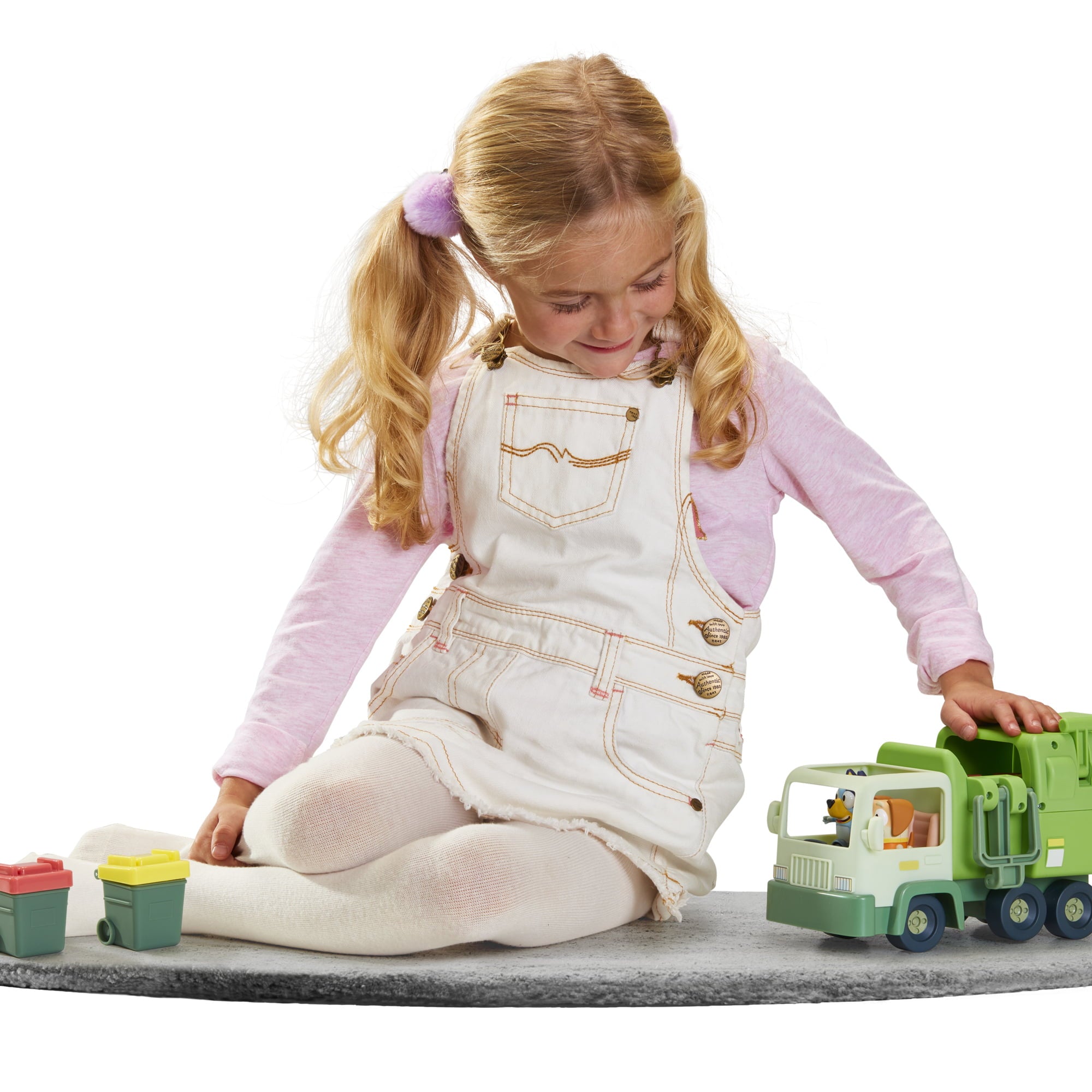 Bluey， Garbage Truck Vehicle Playset， Bluey and Bin Man 2.5-3 inch Figures and Accessories， Preschool， Ages 3+