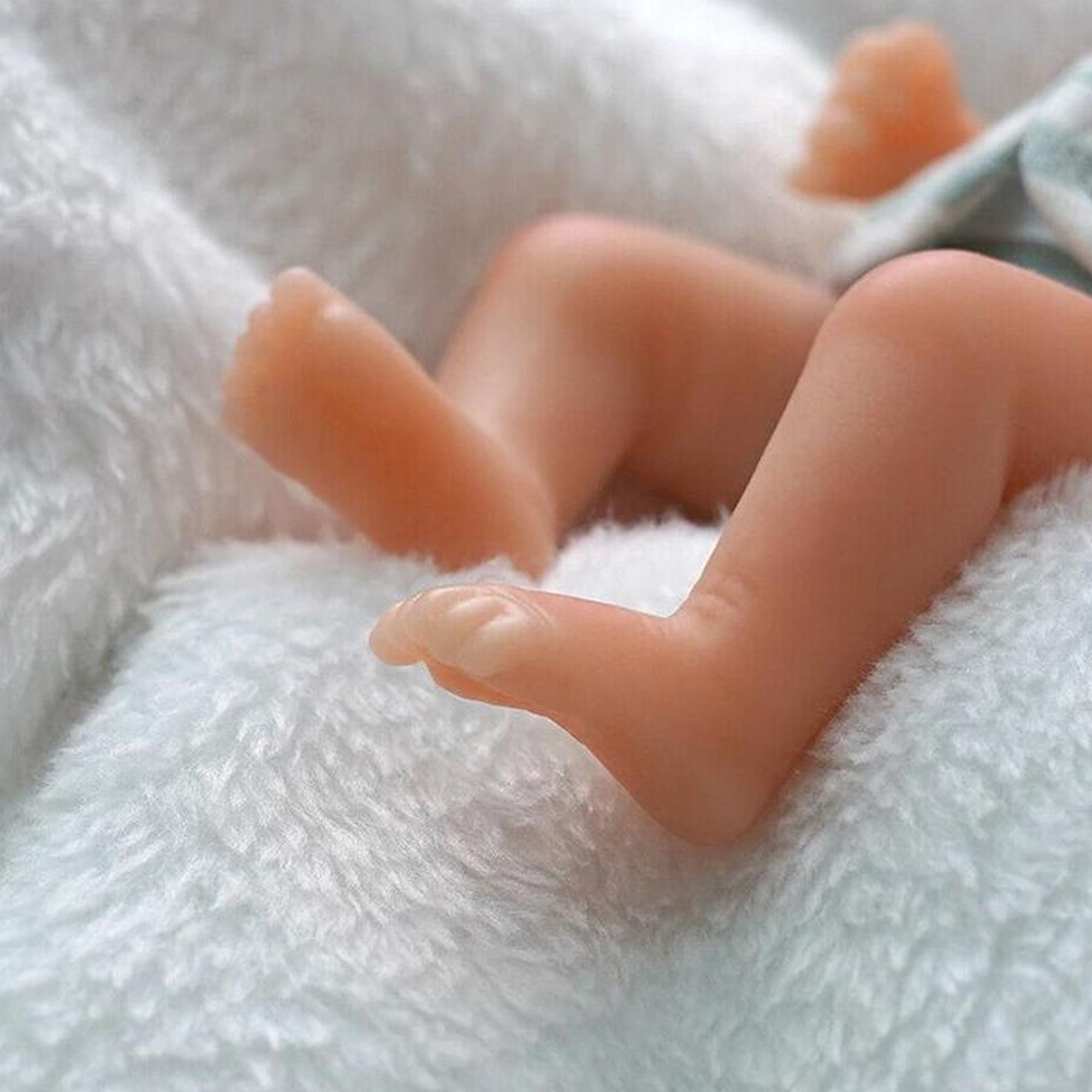 Luxtrada Mini Reborn Baby Dolls 6 inch Realistic Newborn Baby Dolls Full Body Vinyl Real Life Baby Dolls with cloth