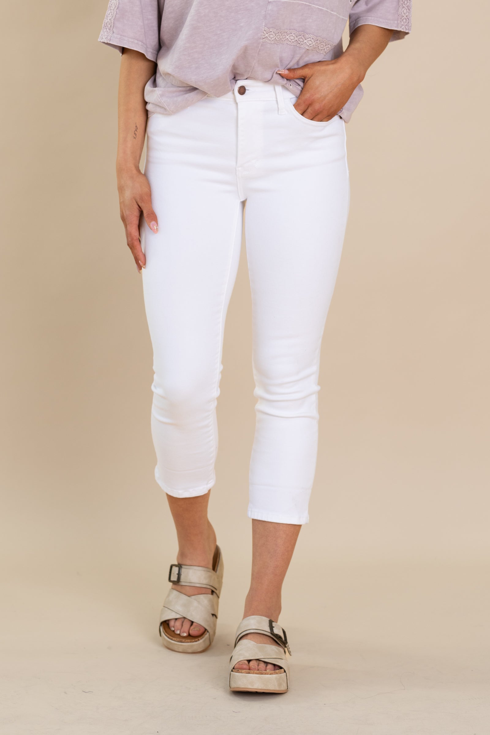 Judy Blue White Capri With Cuff