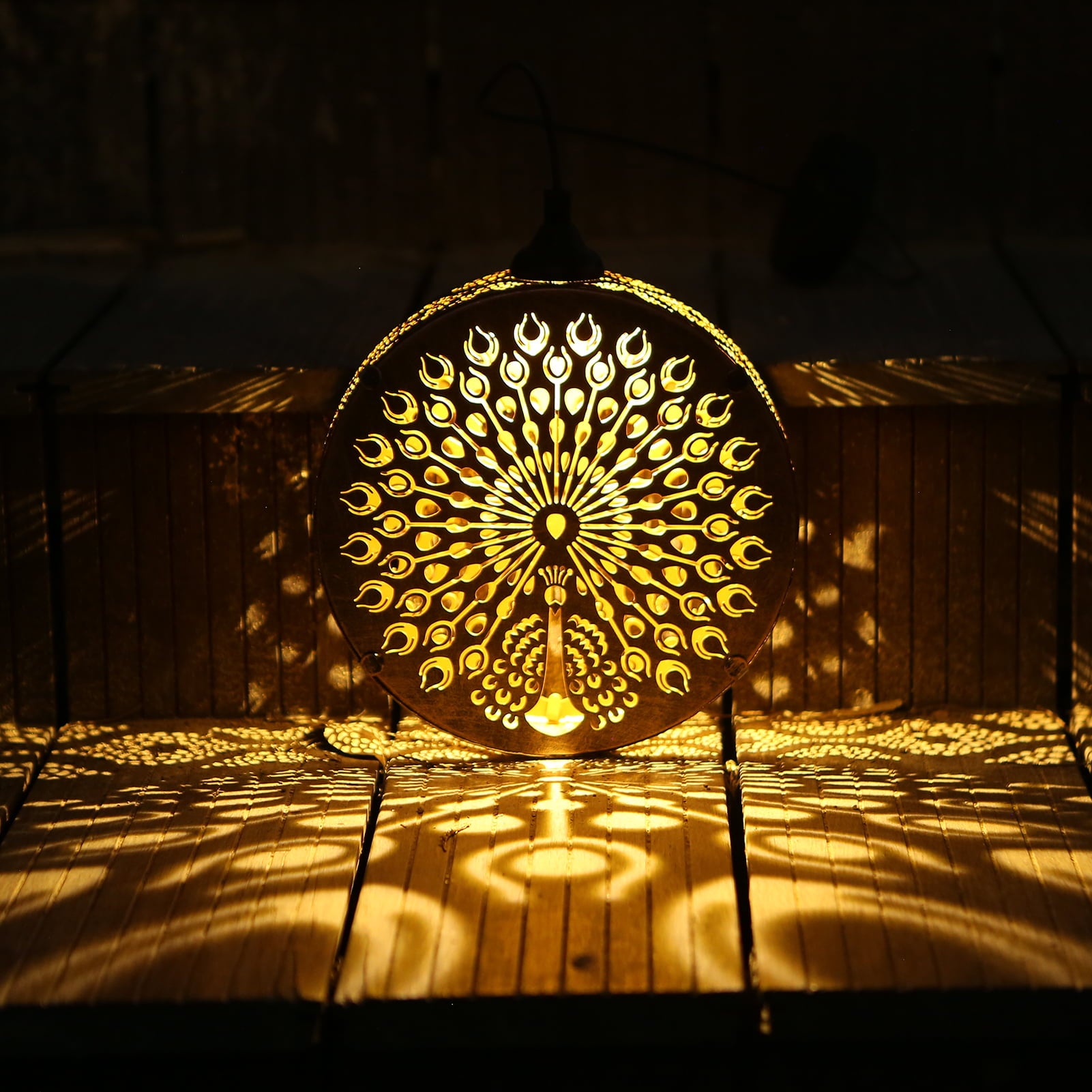 Neoglint 2Pack Hanging Solar Lanterns Outdoor Waterproof， Metal LED Peacock Solar Lanterns， Garden Decorative Light for Porch Patio Pathway