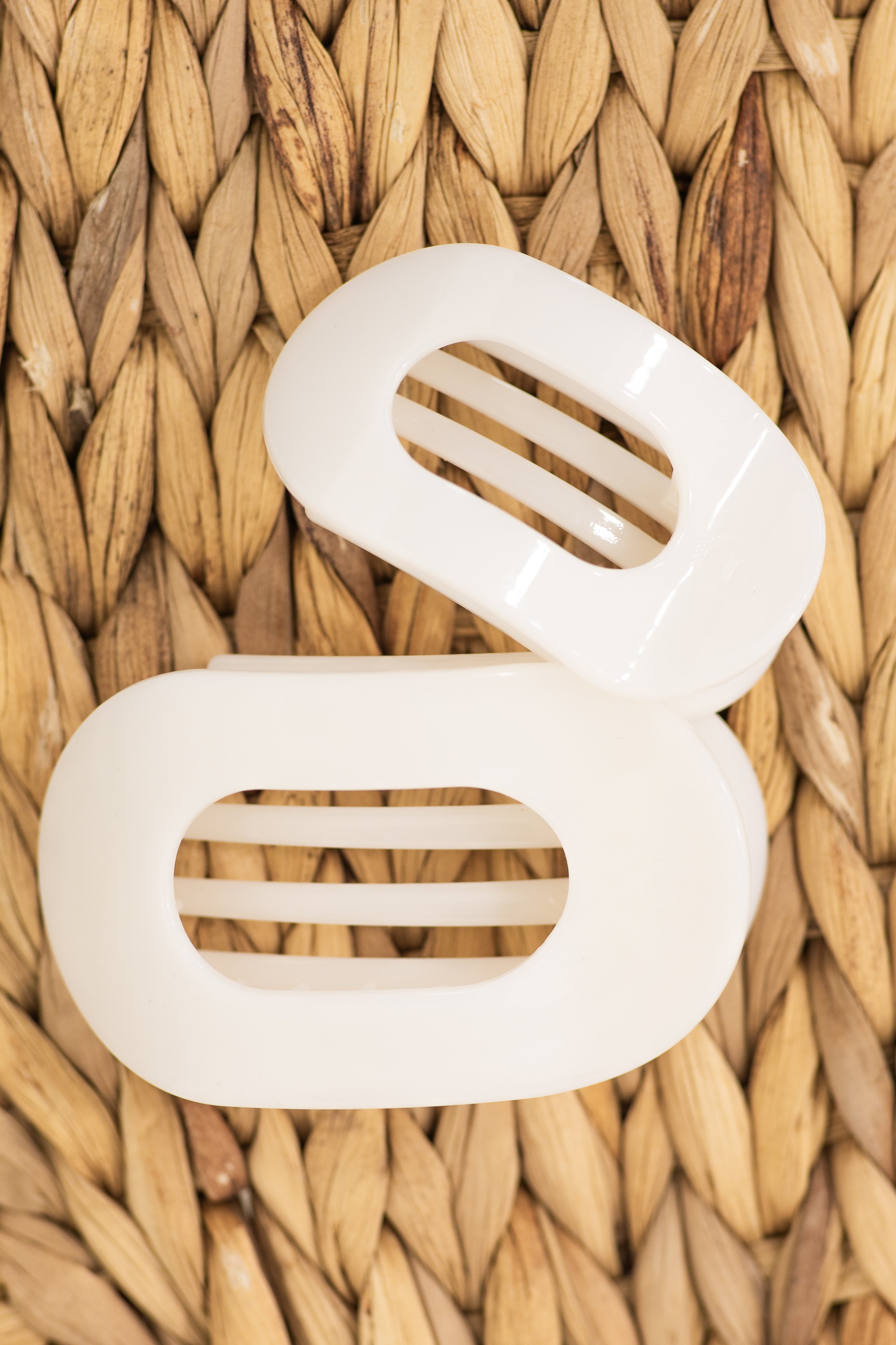 Coconut White Flat Round Clip