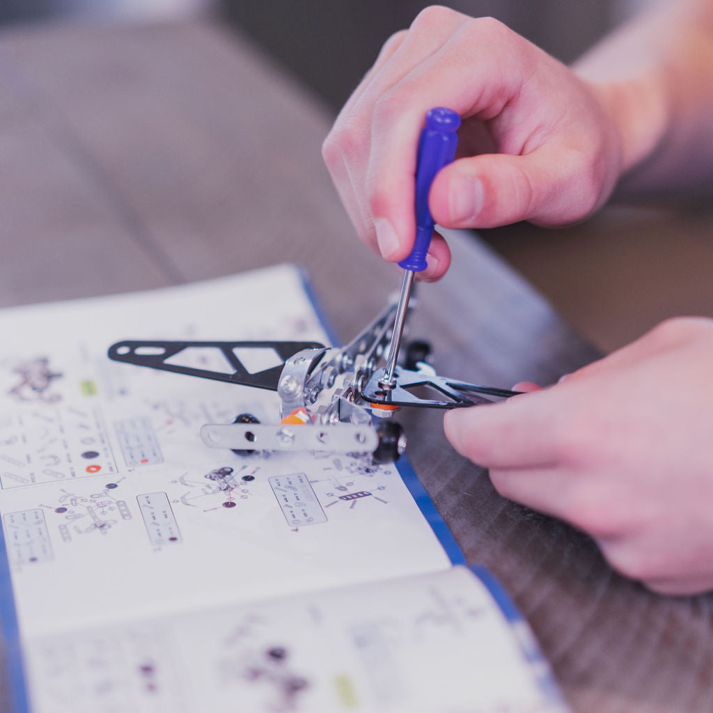 MALUVRIAN Erector Set Transformer Mega Robot for Boys - Girls 7-in-1 Metal Model Kits for Adults Teens Advanced Kids Stem Toy Educational Engineering