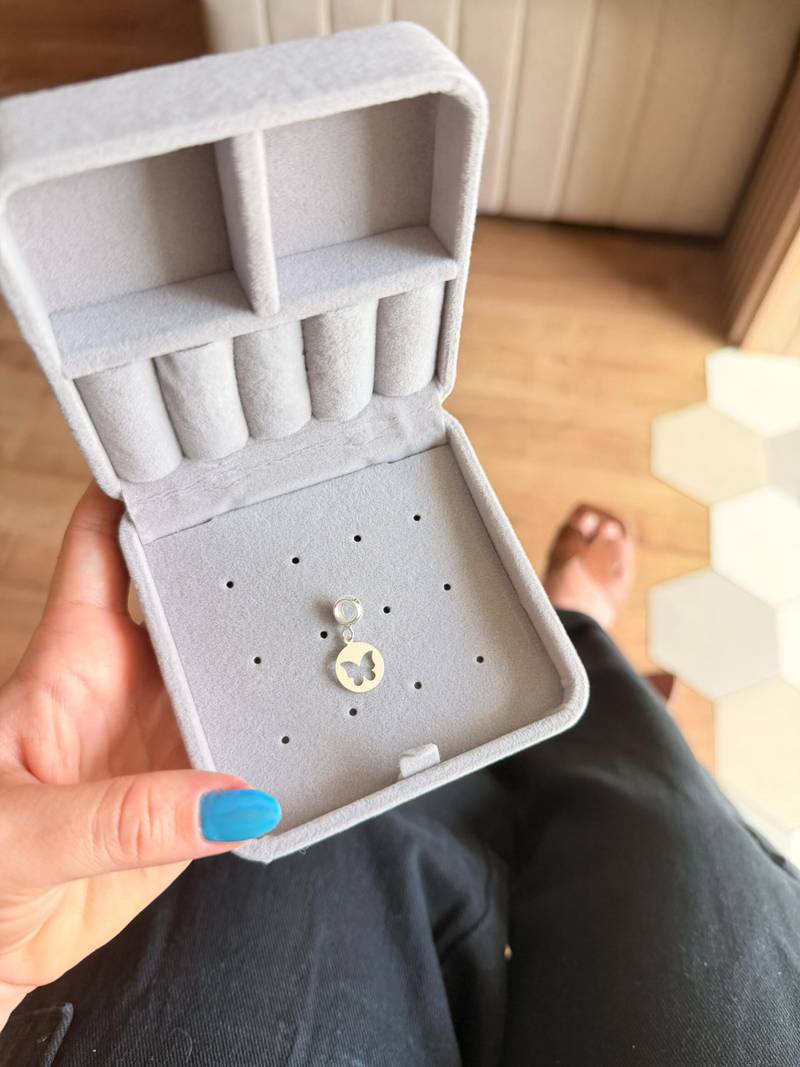 Berloque Medalha Borboleta Vaz.