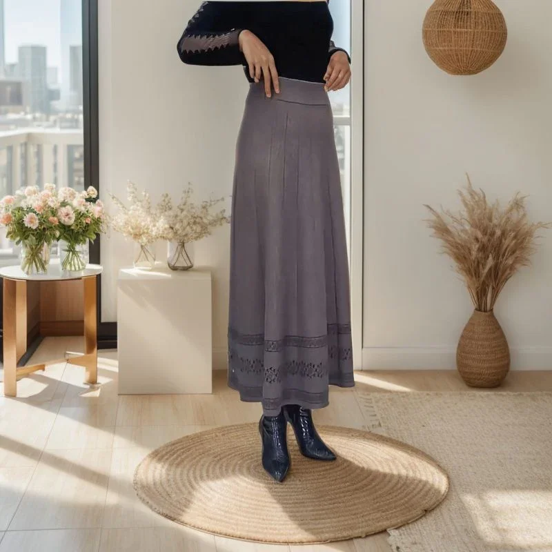 Saia Gutierez™ com Corte Plissado / Elegância Clássica para Momentos de Estilo e Conforto!