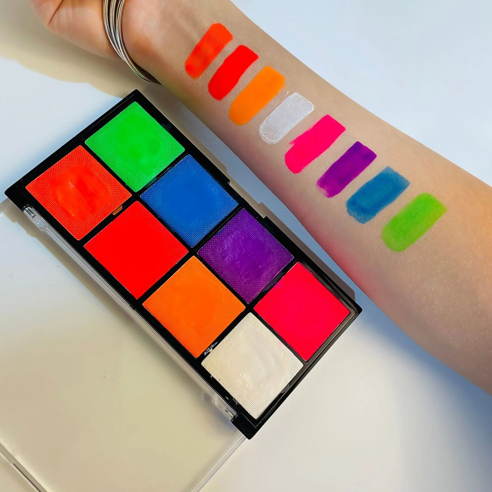 Custom Private Label Eyeliner Water Activated Liner UV Face Body Paint Palette