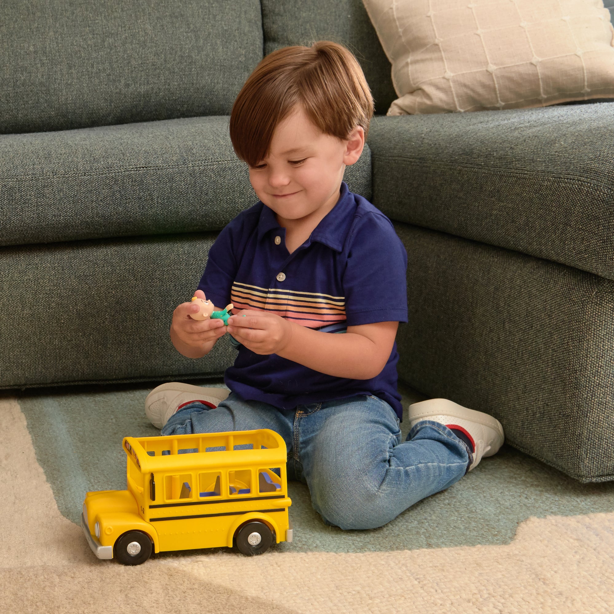 CoComelon Official Yellow JJ School Bus with Sound， 10IN Feature Vehicle with 3in Figure