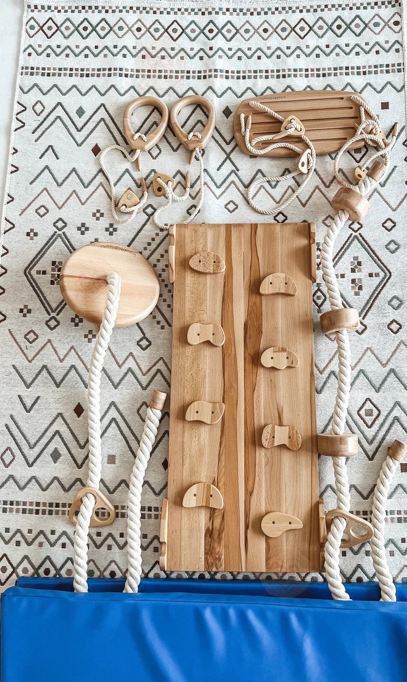 Woodandhearts Scandinavian Play Complex: Swedish Stepladder， Rocking Ramp， Climbing Rope， Monkey Bars， Gymnastic rings， Kid Swing， Play Mat， Jungle Gym， Wooden Natural color， for Kids 1-4 years