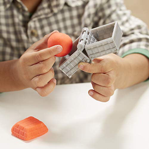 Play-Doh Wheels Crane and Forklift Set with 3 Cans of Play-Doh