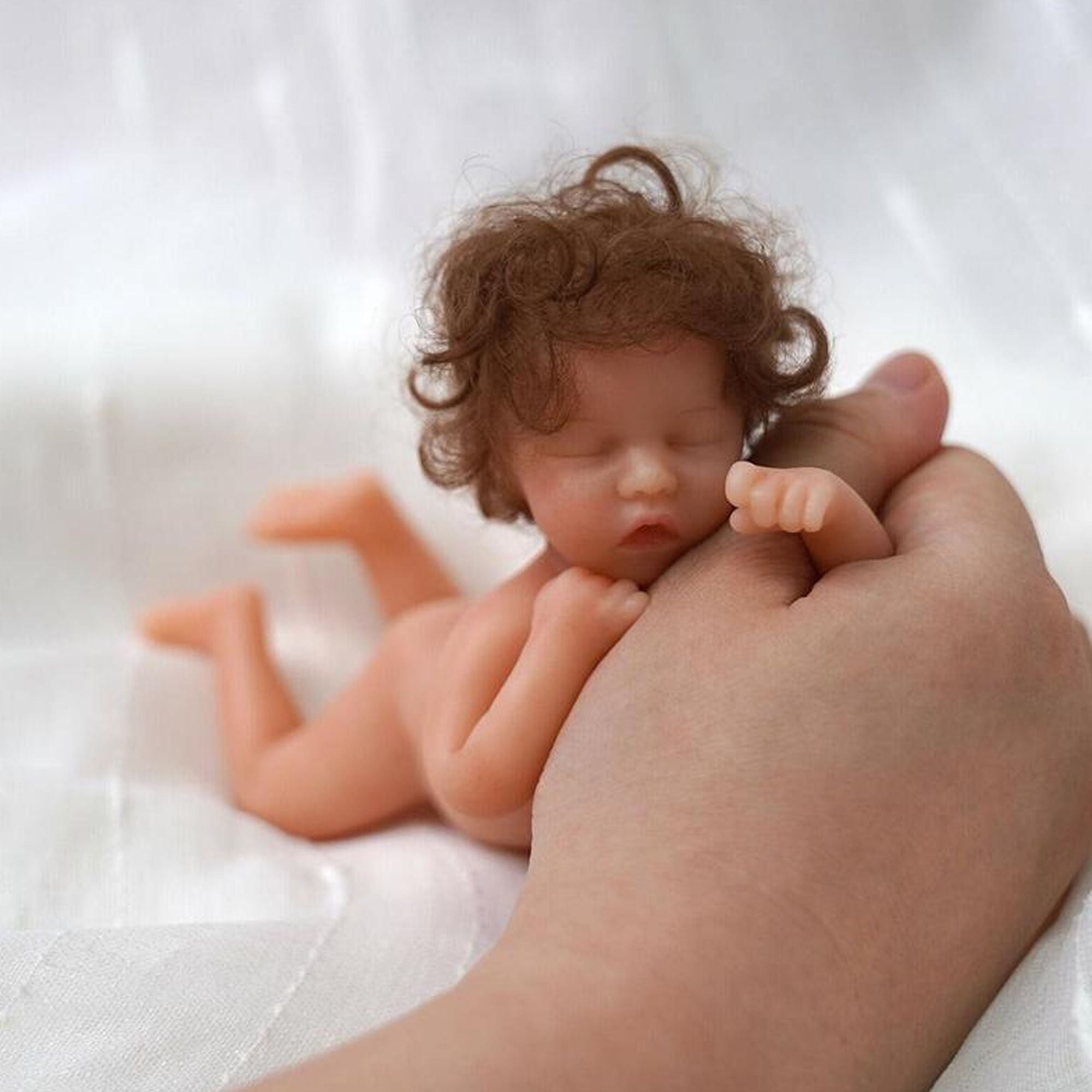 Luxtrada Mini Reborn Baby Dolls 6 inch Realistic Newborn Baby Dolls Full Body Vinyl Real Life Baby Dolls with cloth