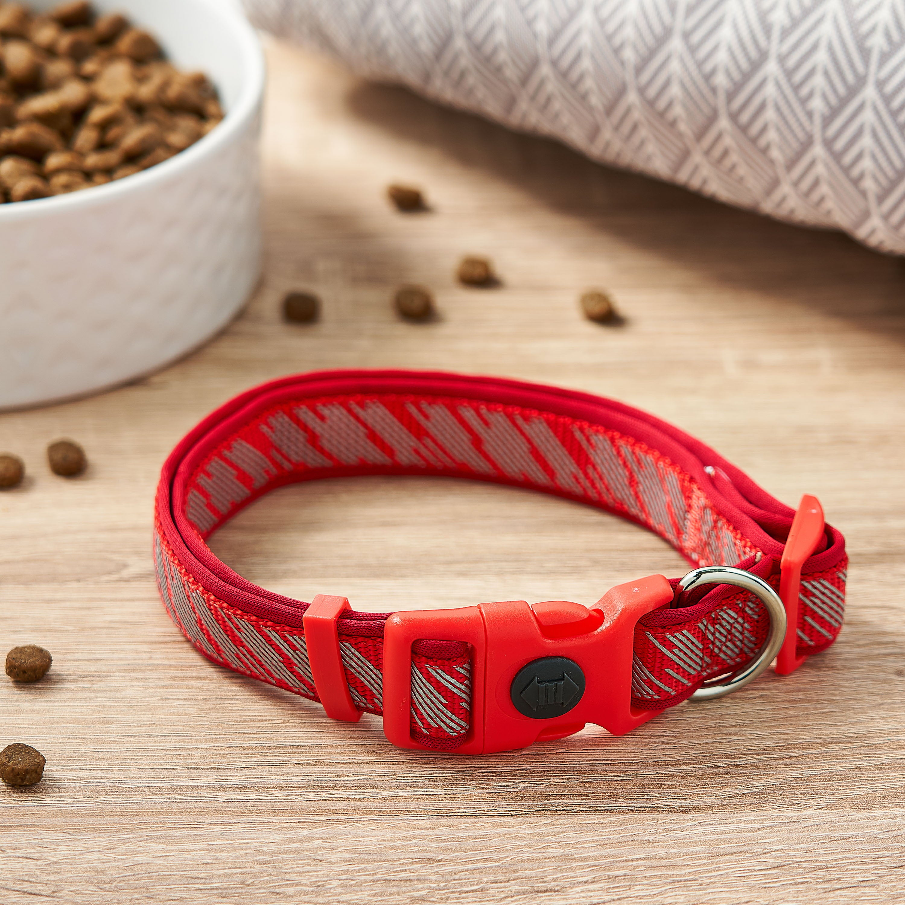 Vibrant Life Padded Reflective Dog Collar， Red， Large