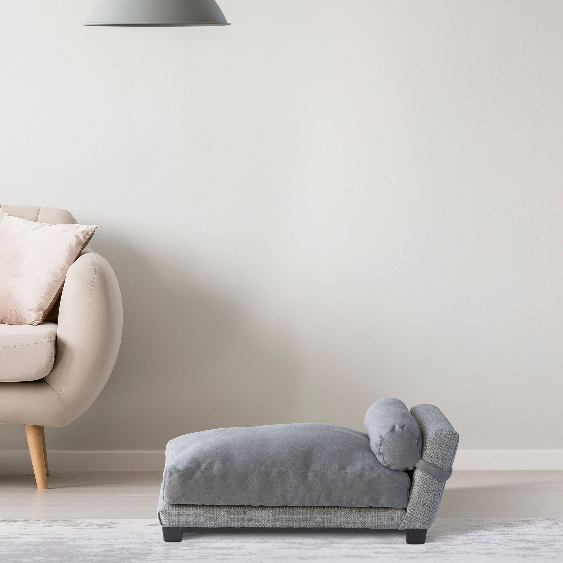 Club Nine Pets Bada Orthopedic Dog Bed， Large， Silver.