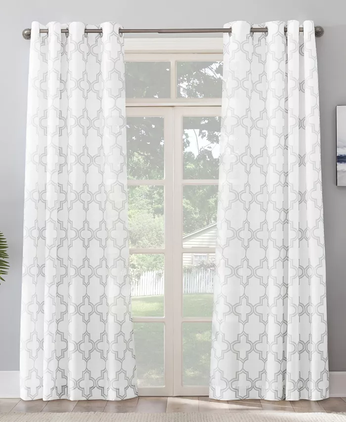 Sun Zero Ria Trellis Print Indoor， Outdoor UV Protectant Room Darkening Grommet Single Curtain Panel， 54