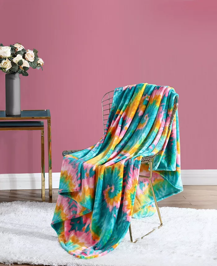 Betsey Johnson Tie Dye Love Ultra Soft Plush Throw， 50