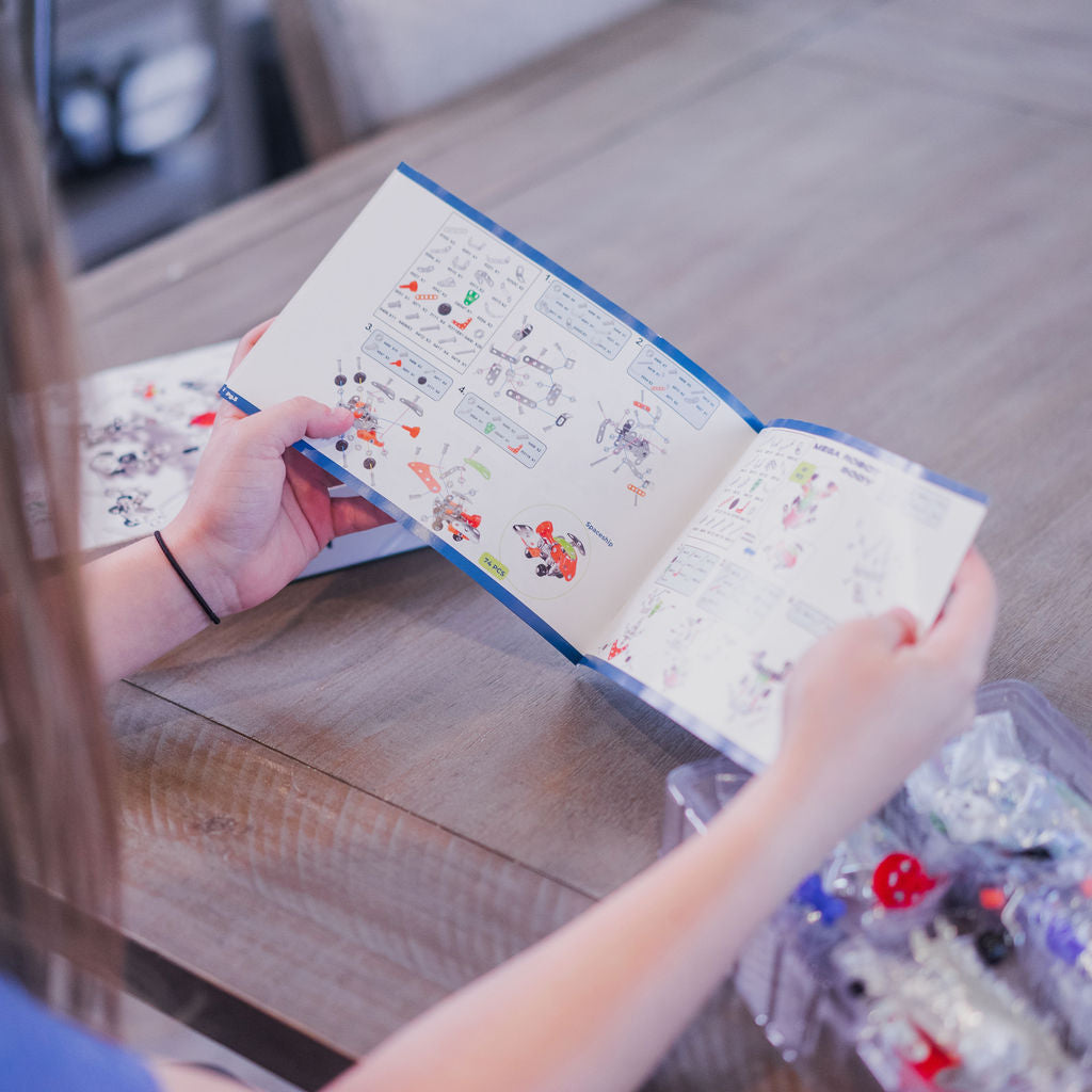 MALUVRIAN Erector Set Transformer Mega Robot for Boys - Girls 7-in-1 Metal Model Kits for Adults Teens Advanced Kids Stem Toy Educational Engineering