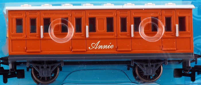 Bachmann Trains HO Scale Thomas and Friends Annie Coach Train