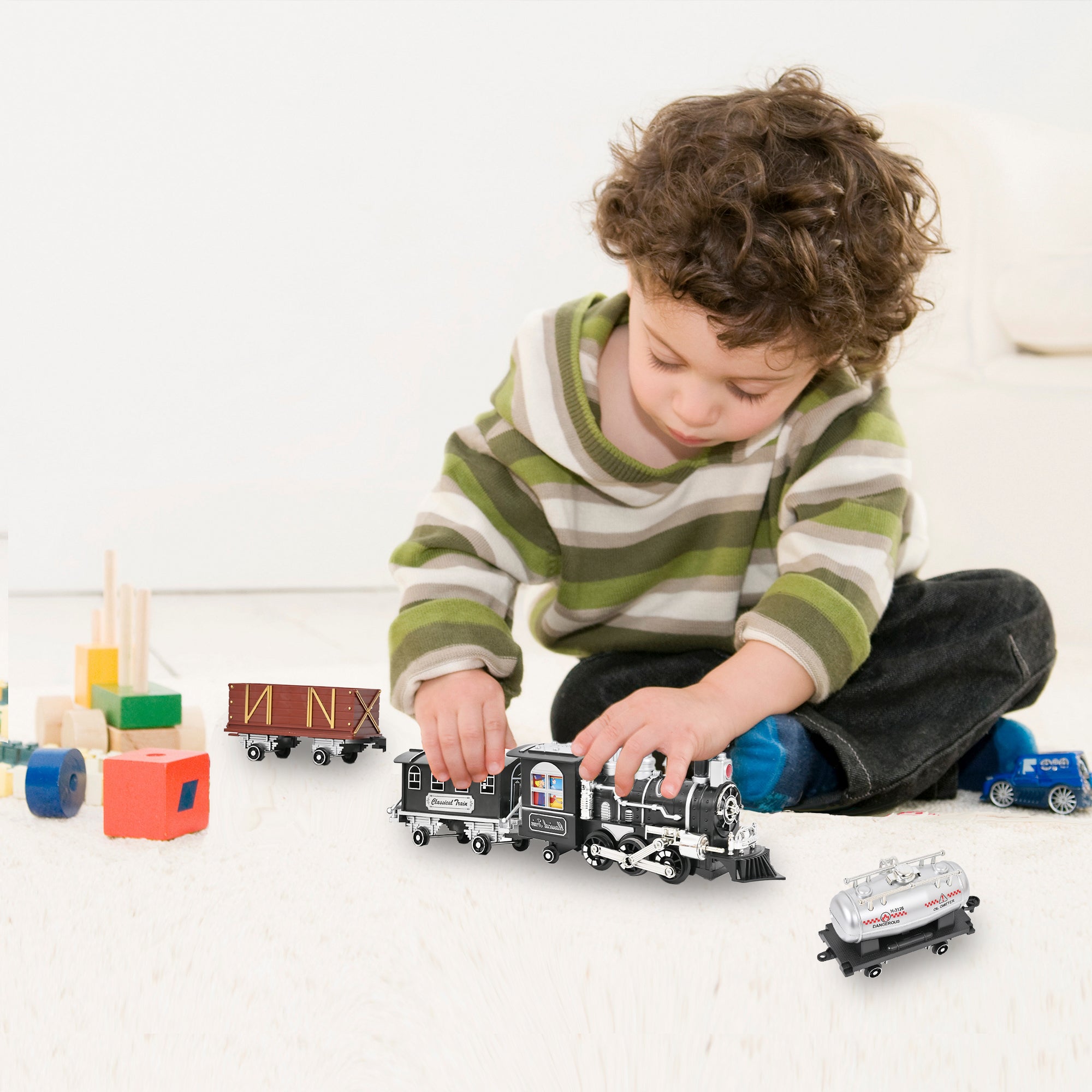 FANL Classic Train Set with Smoke， Sound and Light， RC Train Toy ， Birthday Gift for Boys and Girls