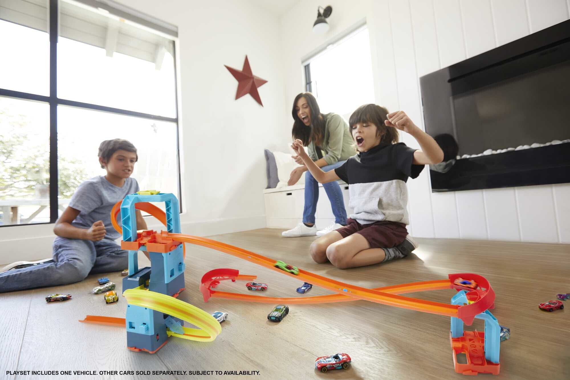 Hot Wheels Track Builder Unlimited Ultra Boost Kit Track Set， Motorized Boosters and Toy Car