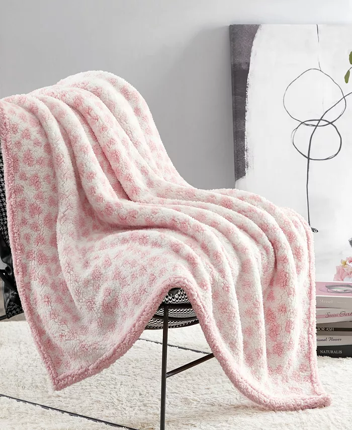 Betsey Johnson Ombre in the Hearts Throw， 60