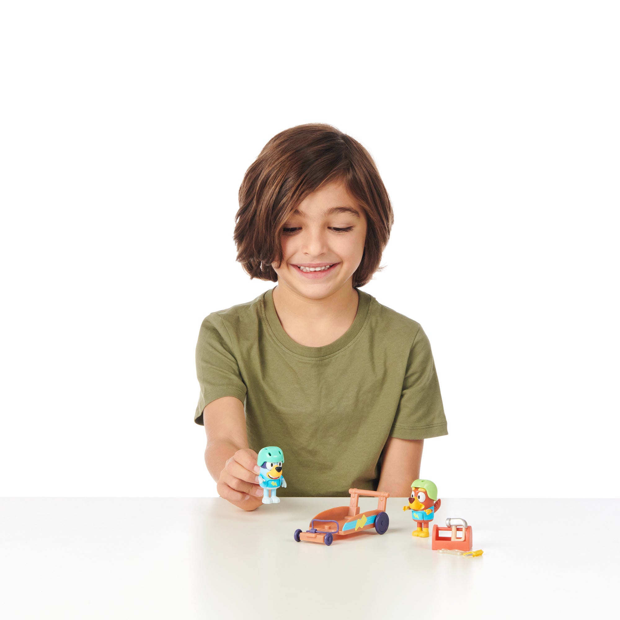 Bluey， Rusty and Bluey's Go-Kart Vehicle and Figures Pack， 2.5-3 inch Figures and Accessories， Preschool， Ages 3+