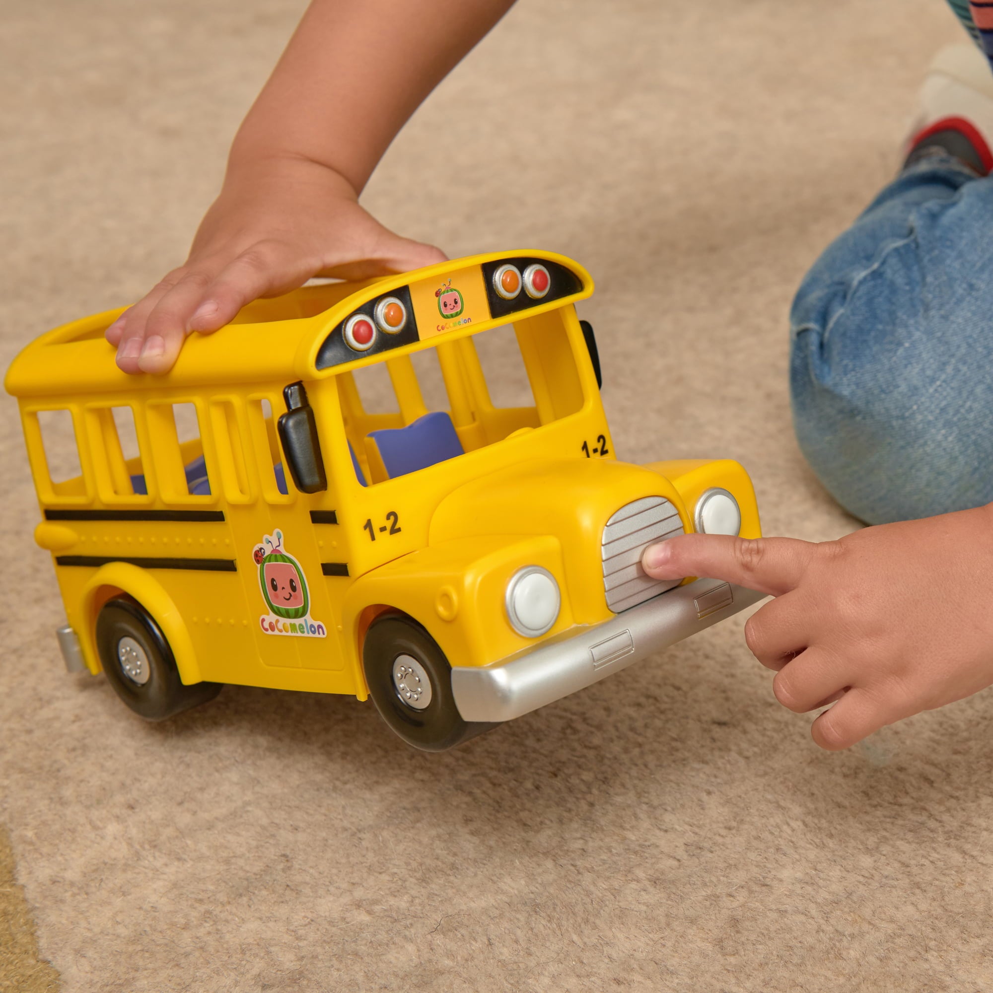 CoComelon Official Yellow JJ School Bus with Sound， 10IN Feature Vehicle with 3in Figure