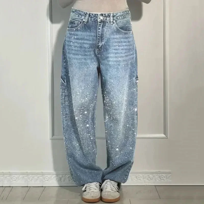 Calça Jeans Sparkle™ com Corte Reto e Brilho Aplicado / O Glamour das Ruas em Movimento!