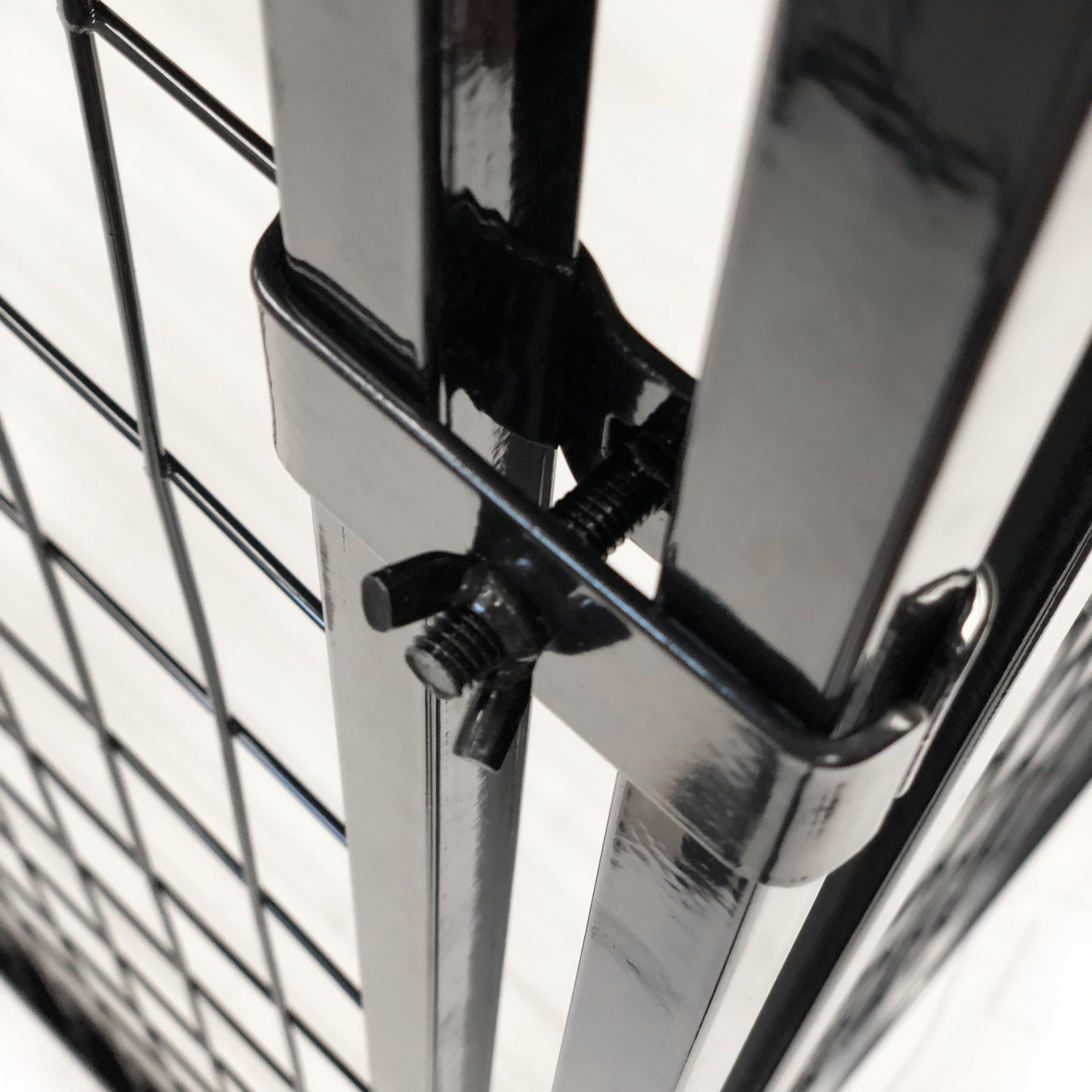 KennelMaster Black Welded Wire Dog Kennel， 72