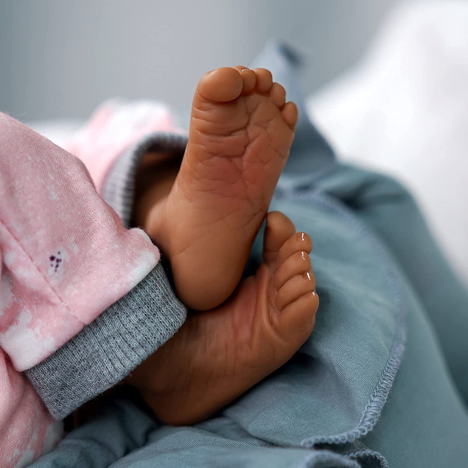 Reborn Baby Dolls Black 17 inch Realistic Newborn Baby Dolls African American Real Life Baby Dolls Cloth Body for Kids Age 3+